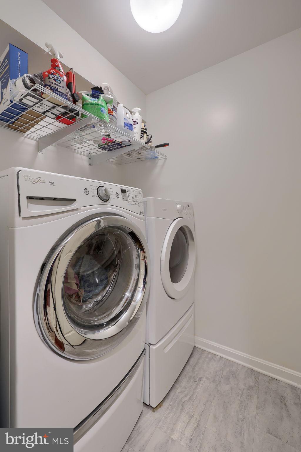 COUNTRY PLACE - Residential