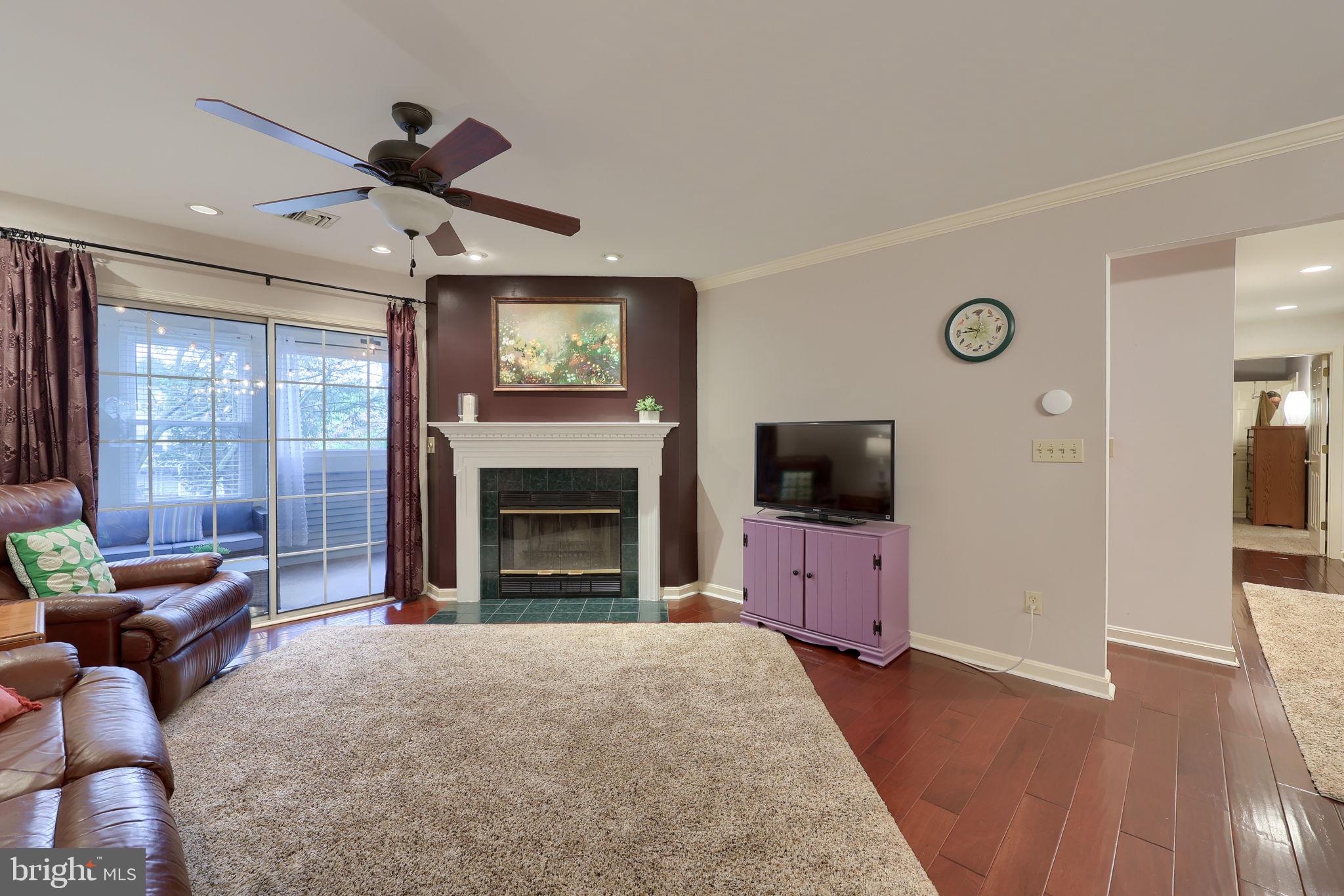 COUNTRY PLACE - Residential