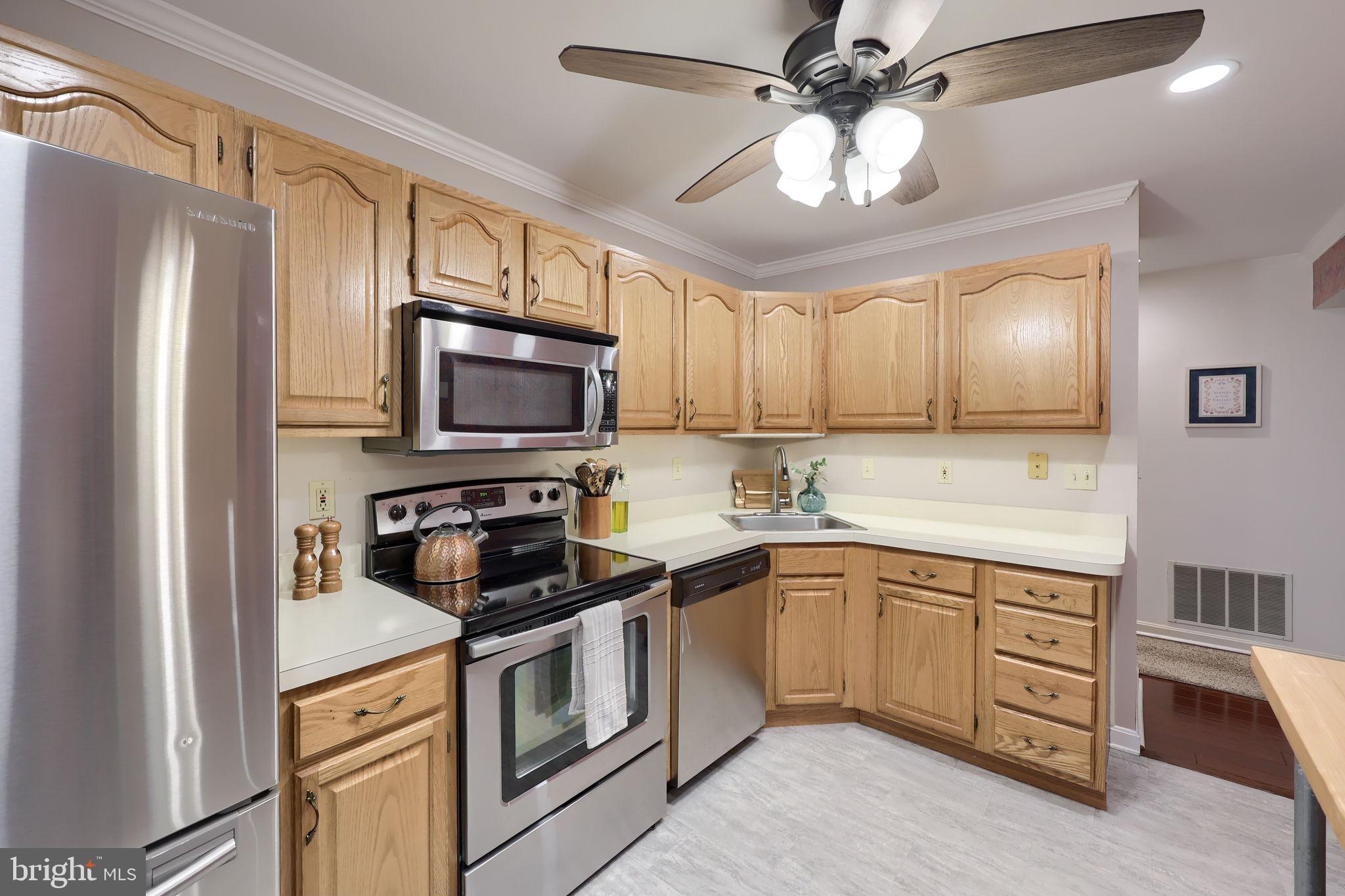 COUNTRY PLACE - Residential