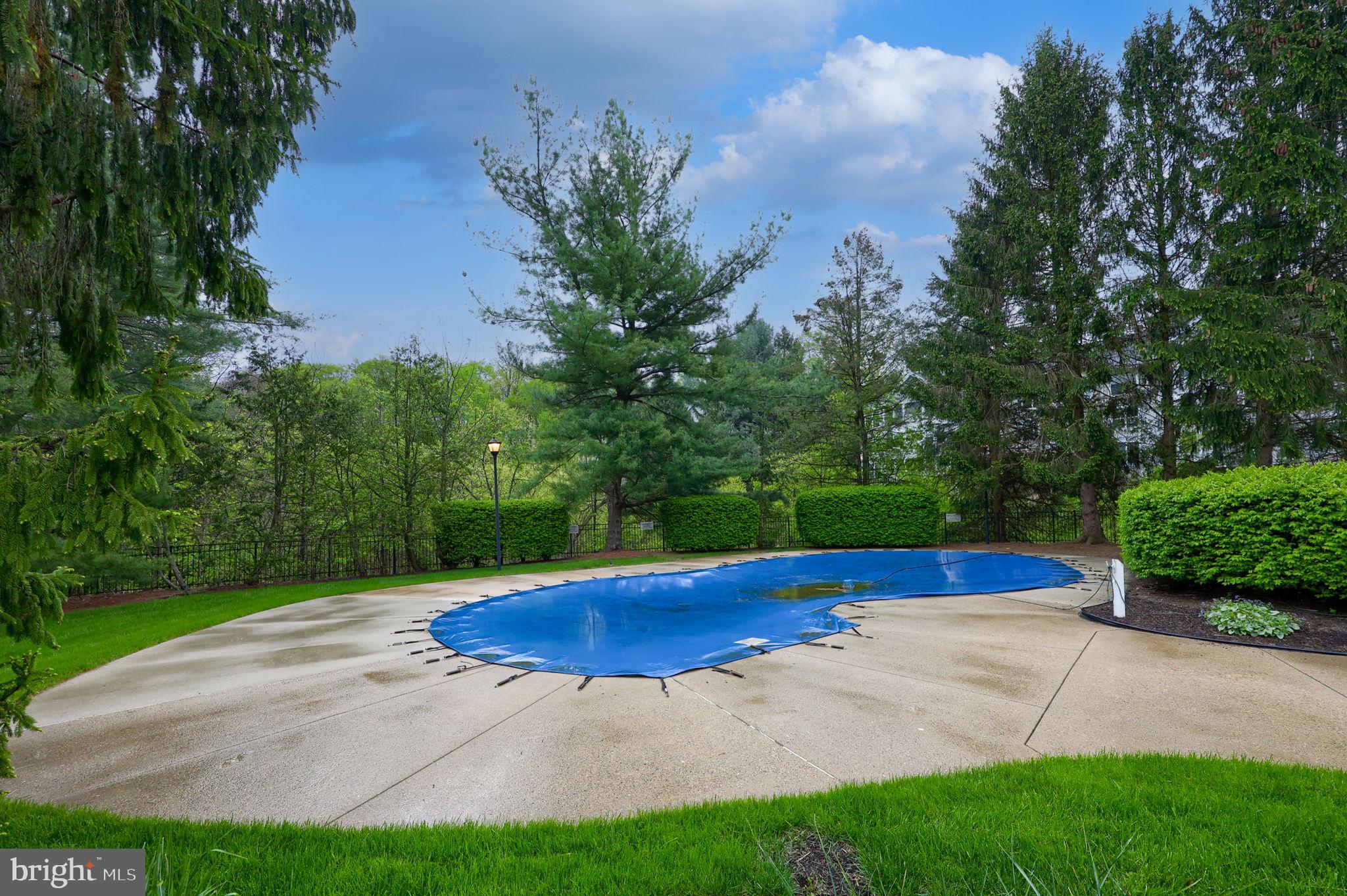 COUNTRY PLACE - Residential