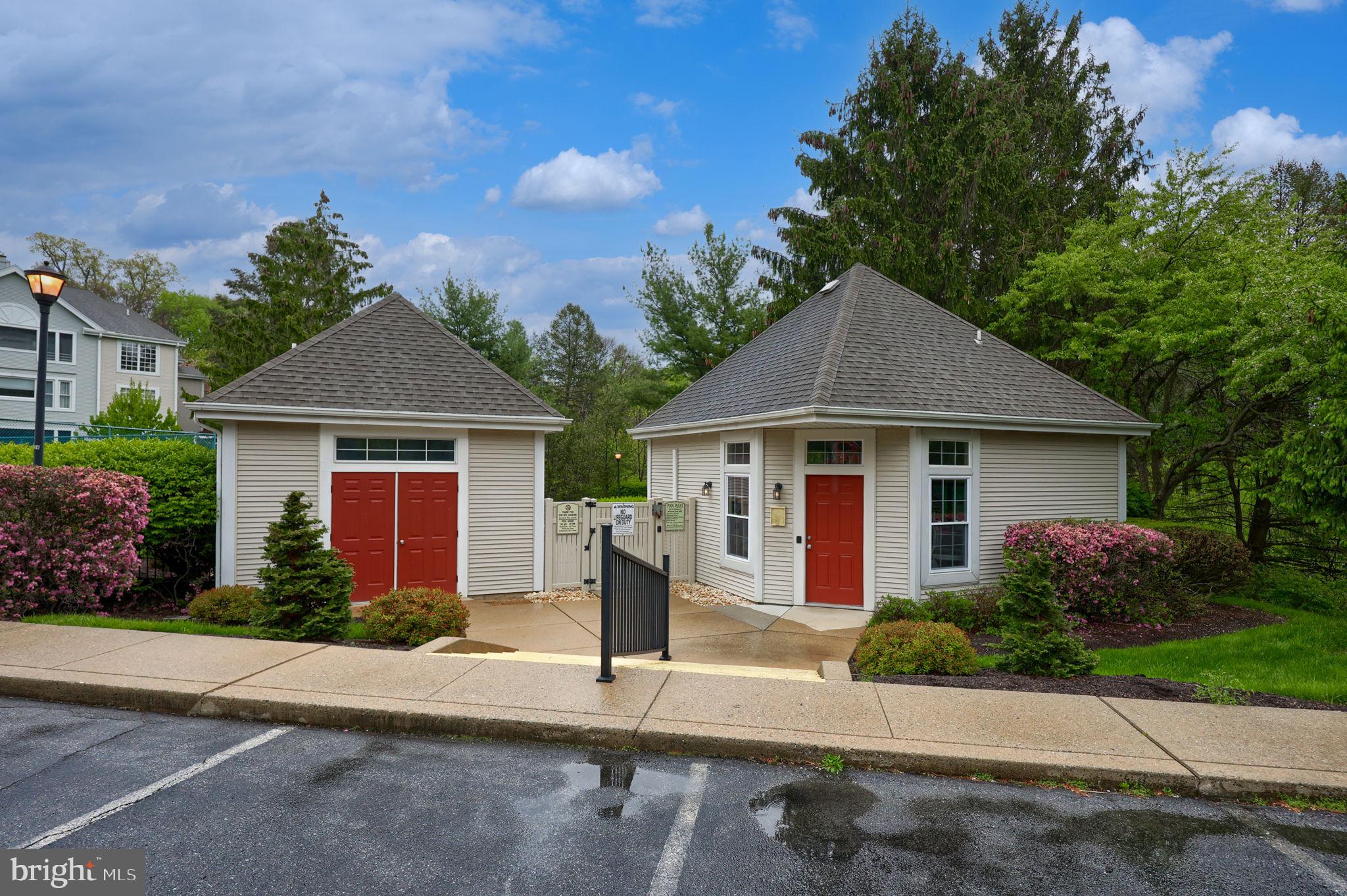 COUNTRY PLACE - Residential