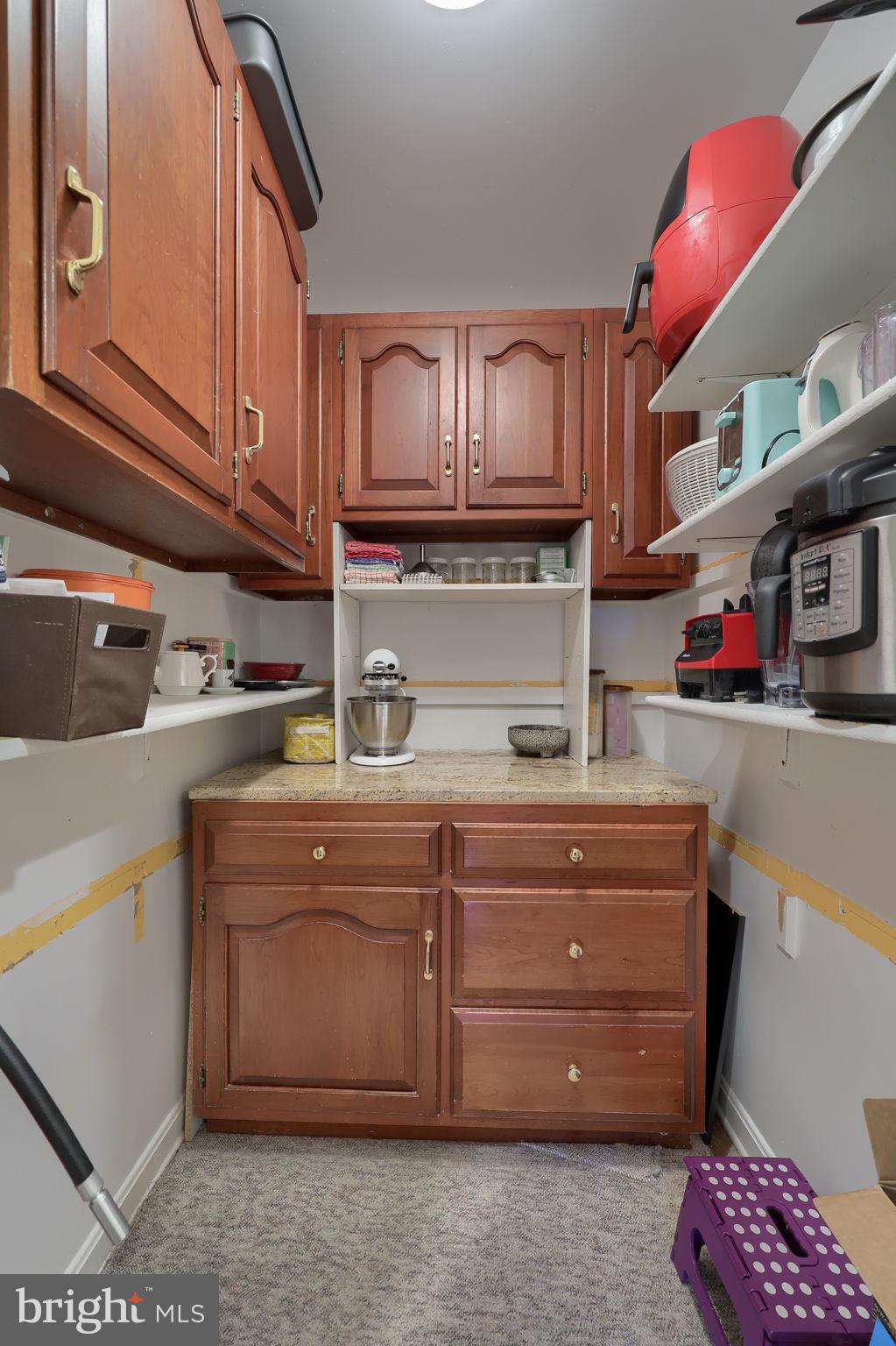 COUNTRY PLACE - Residential