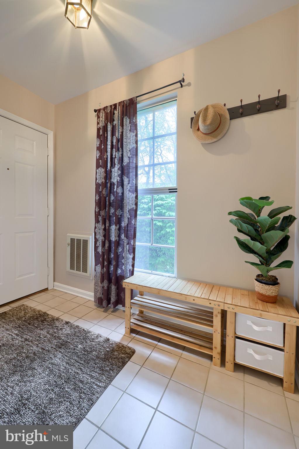 COUNTRY PLACE - Residential