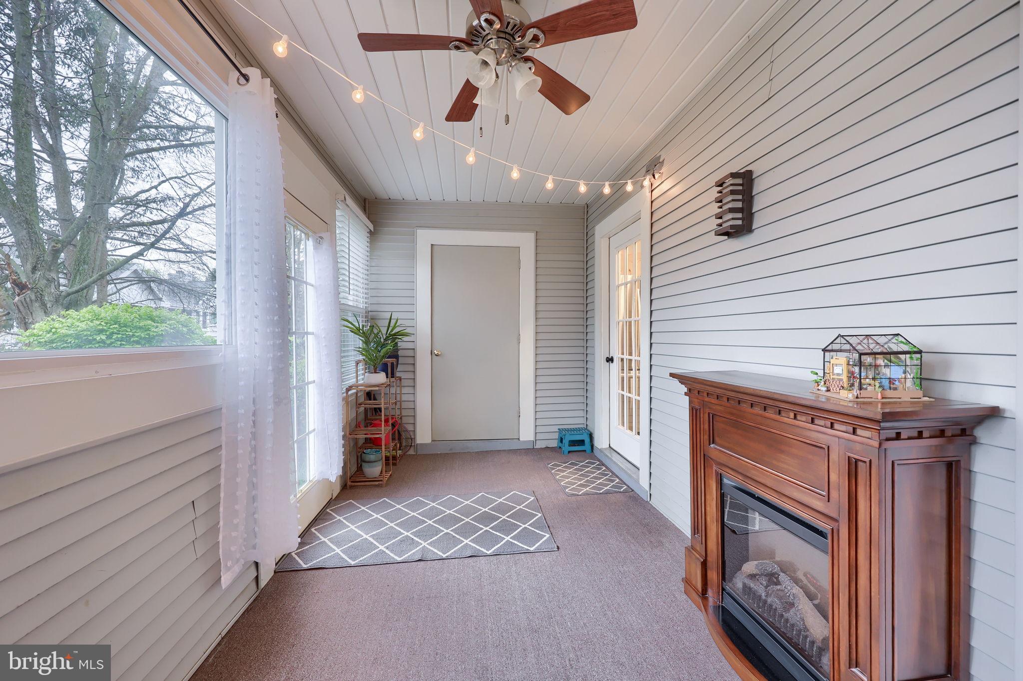 COUNTRY PLACE - Residential