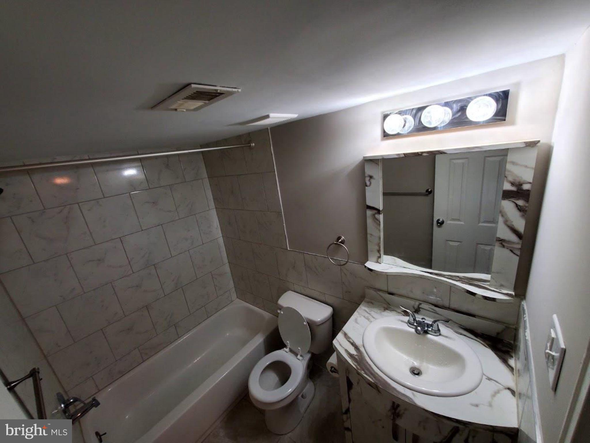 BENTLEY SQUARE - Residential