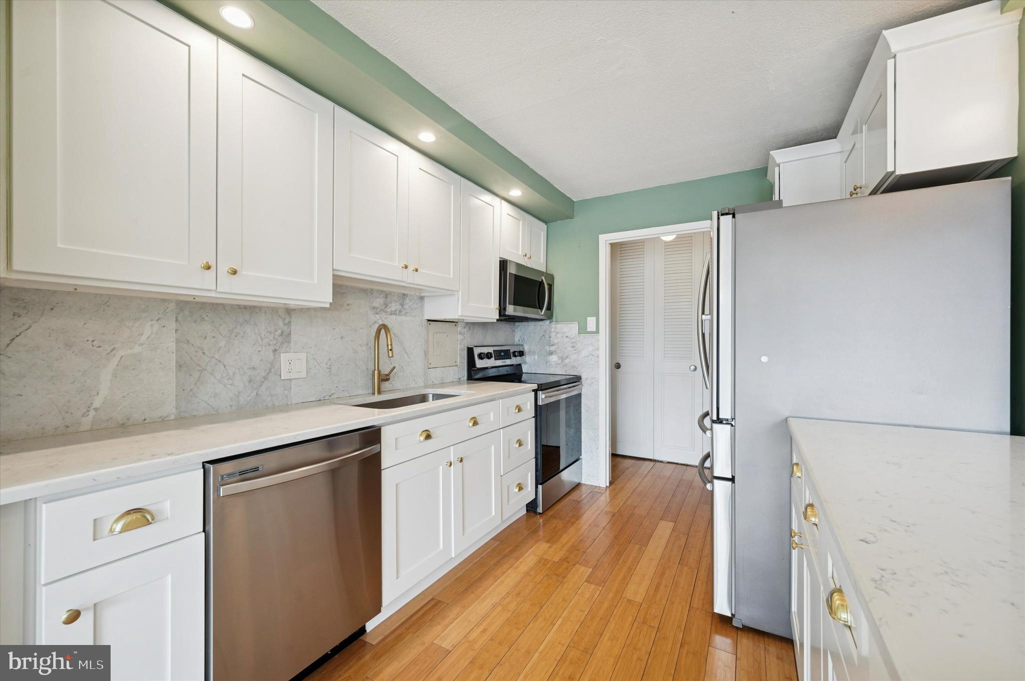 GREEN HILL - Residential