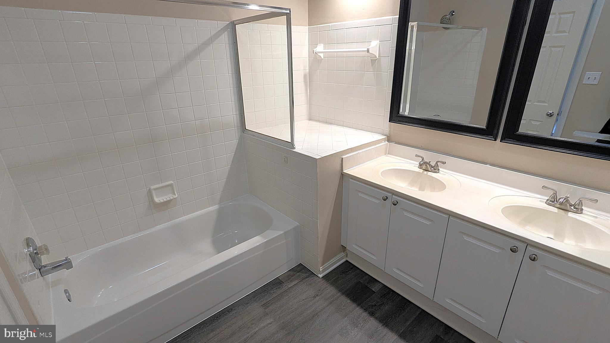 LIFESTYLE AT SULLY STATION - Residential