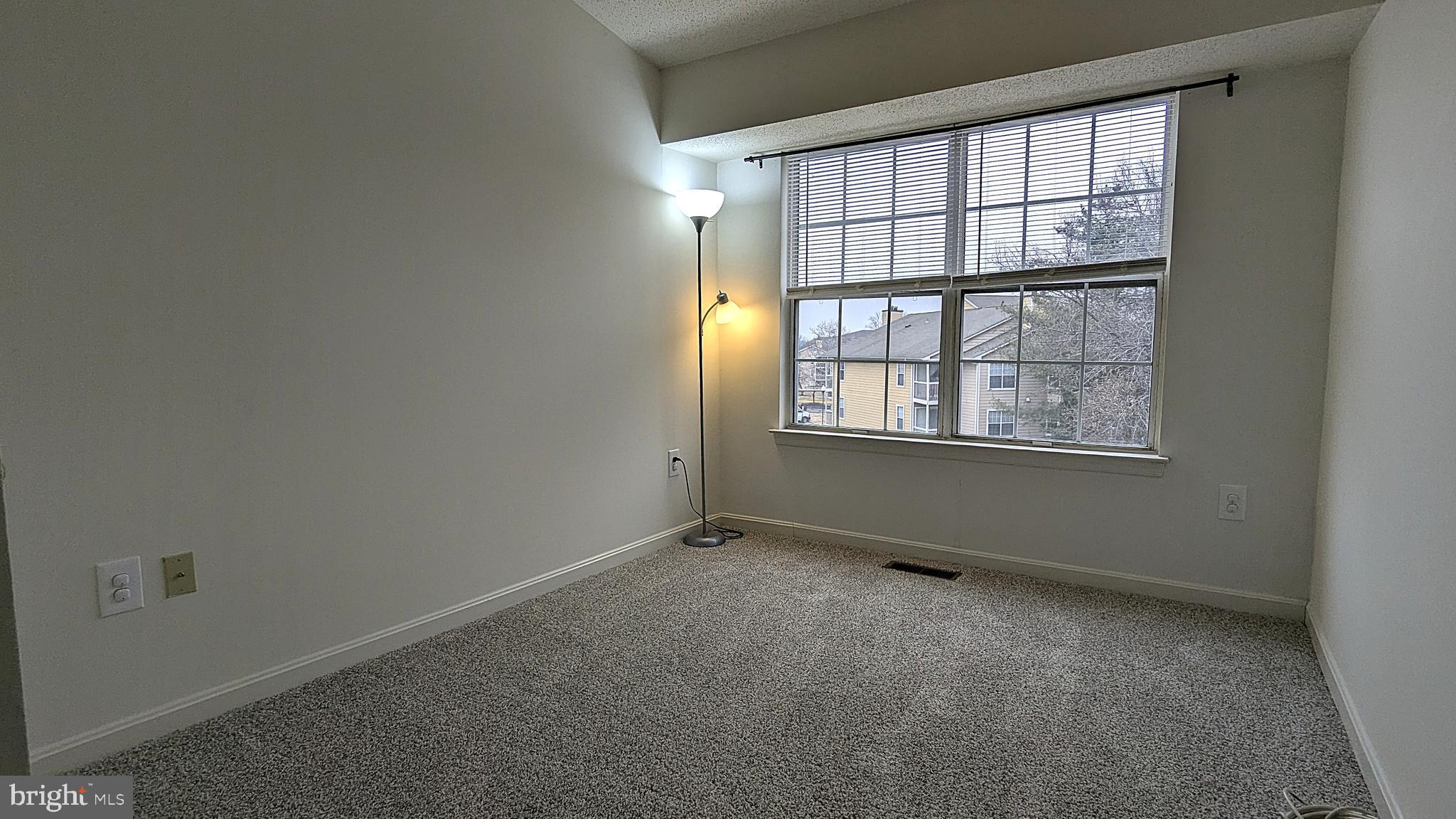 LIFESTYLE AT SULLY STATION - Residential