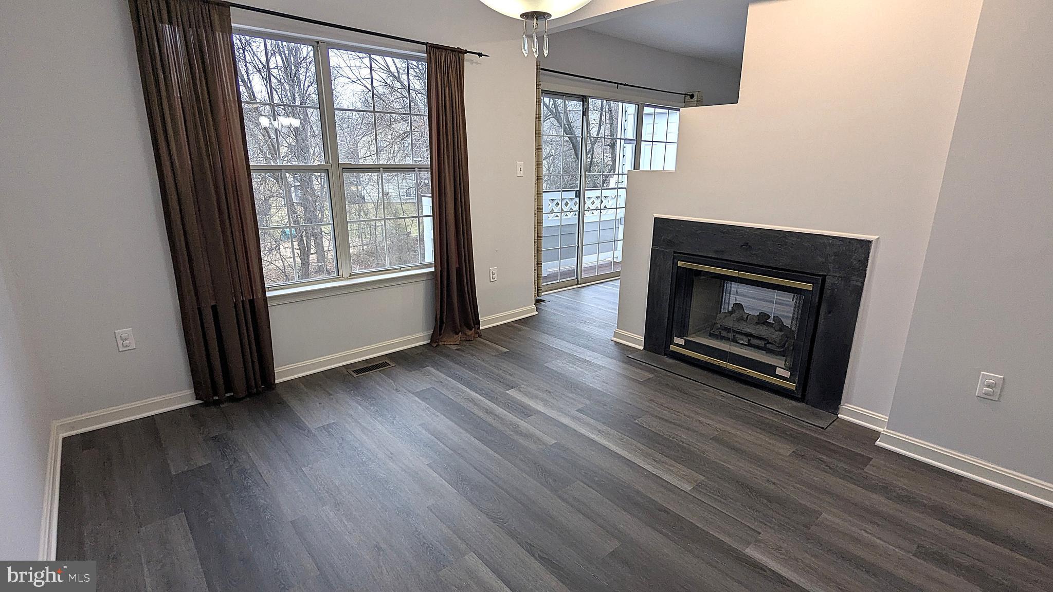 LIFESTYLE AT SULLY STATION - Residential