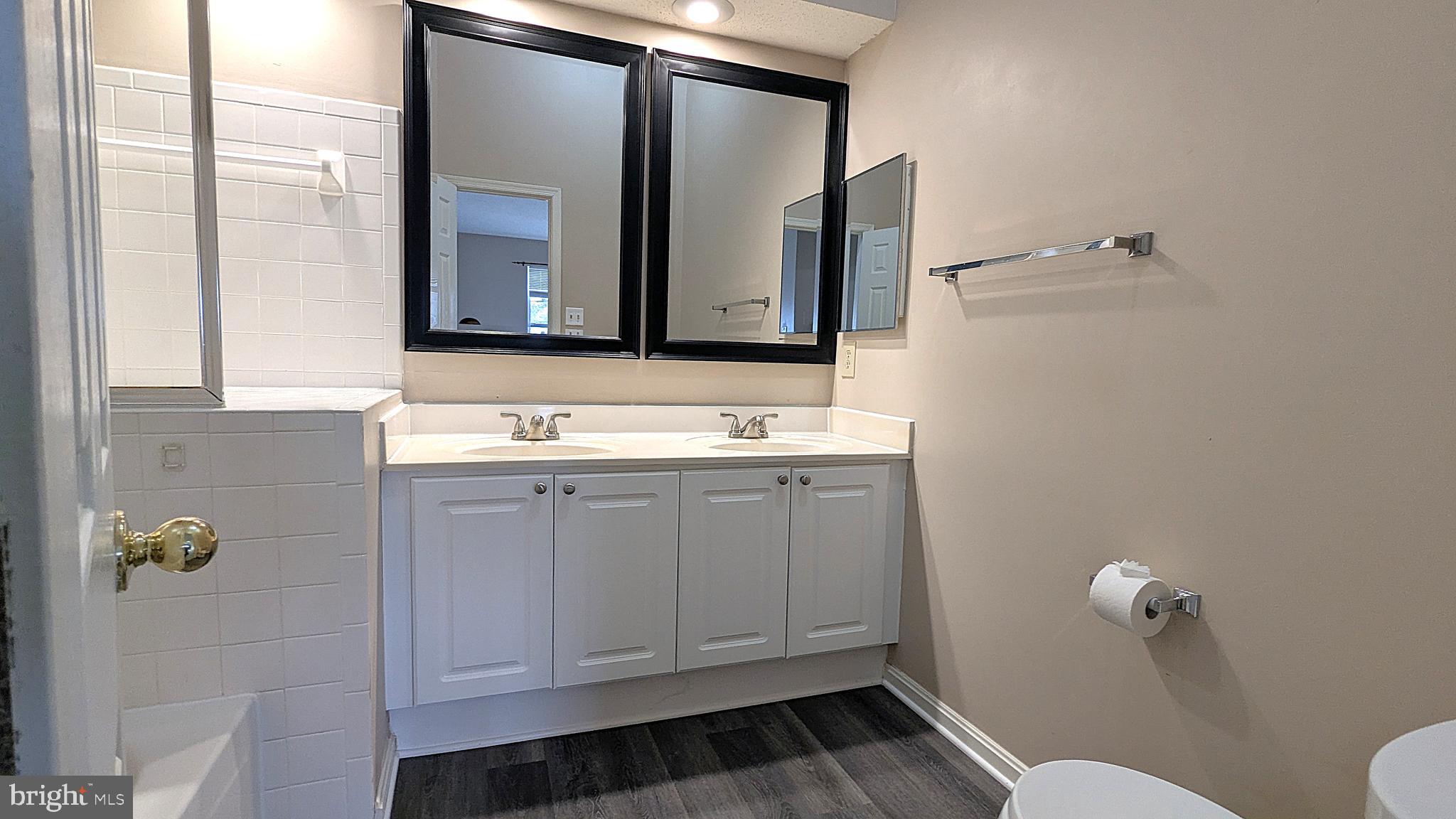 LIFESTYLE AT SULLY STATION - Residential