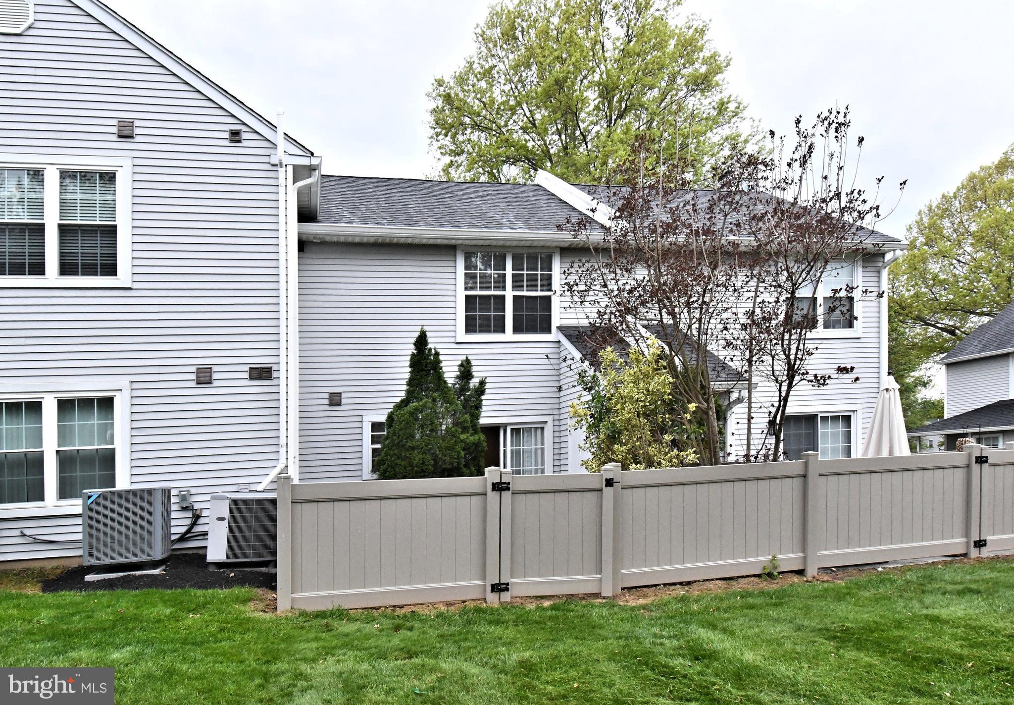 COUNTRY BEND - Residential