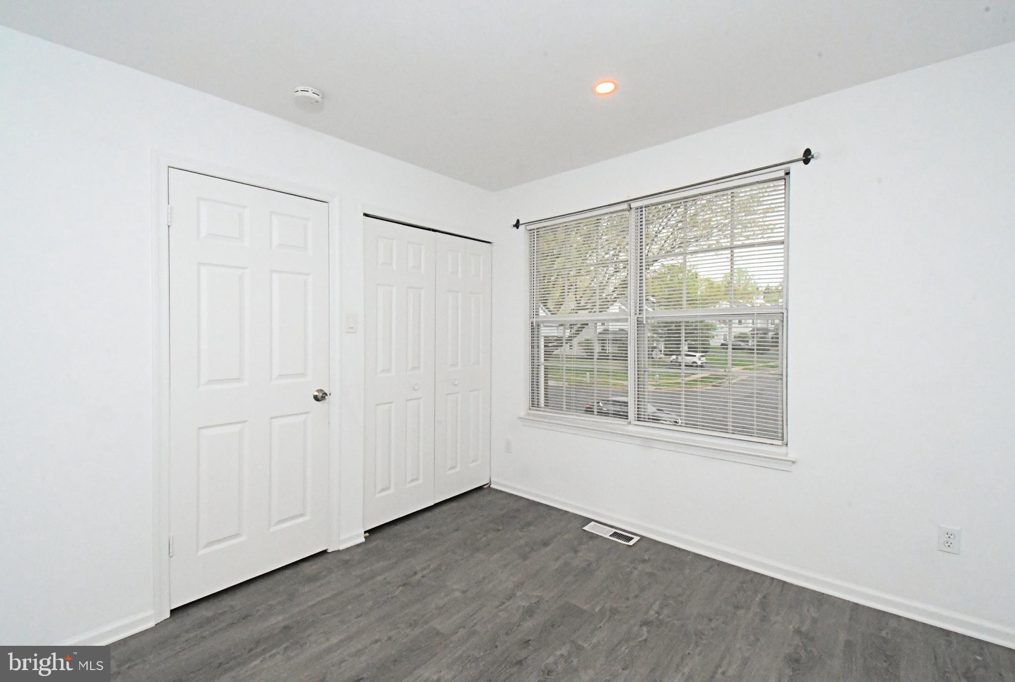 COUNTRY BEND - Residential