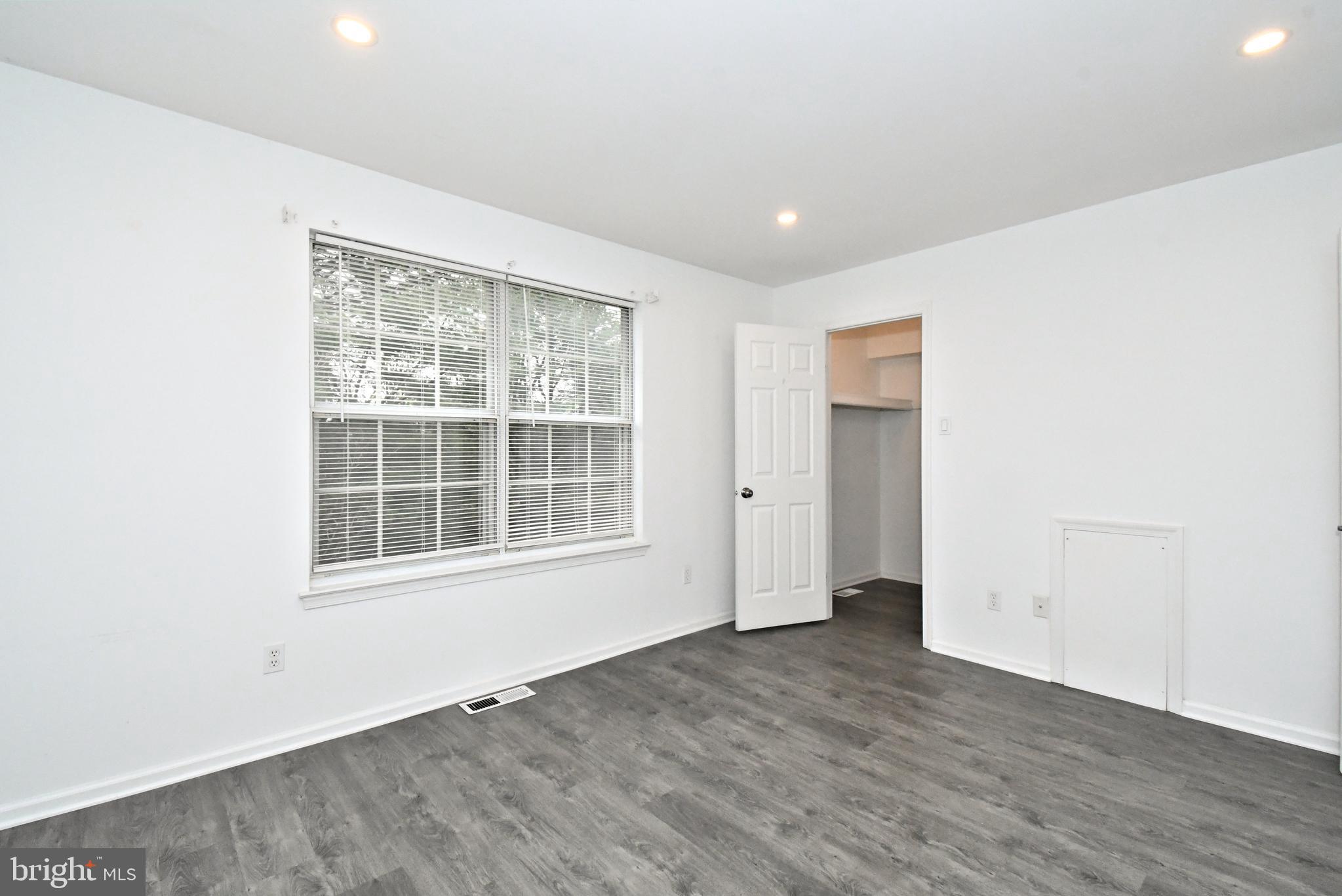 COUNTRY BEND - Residential