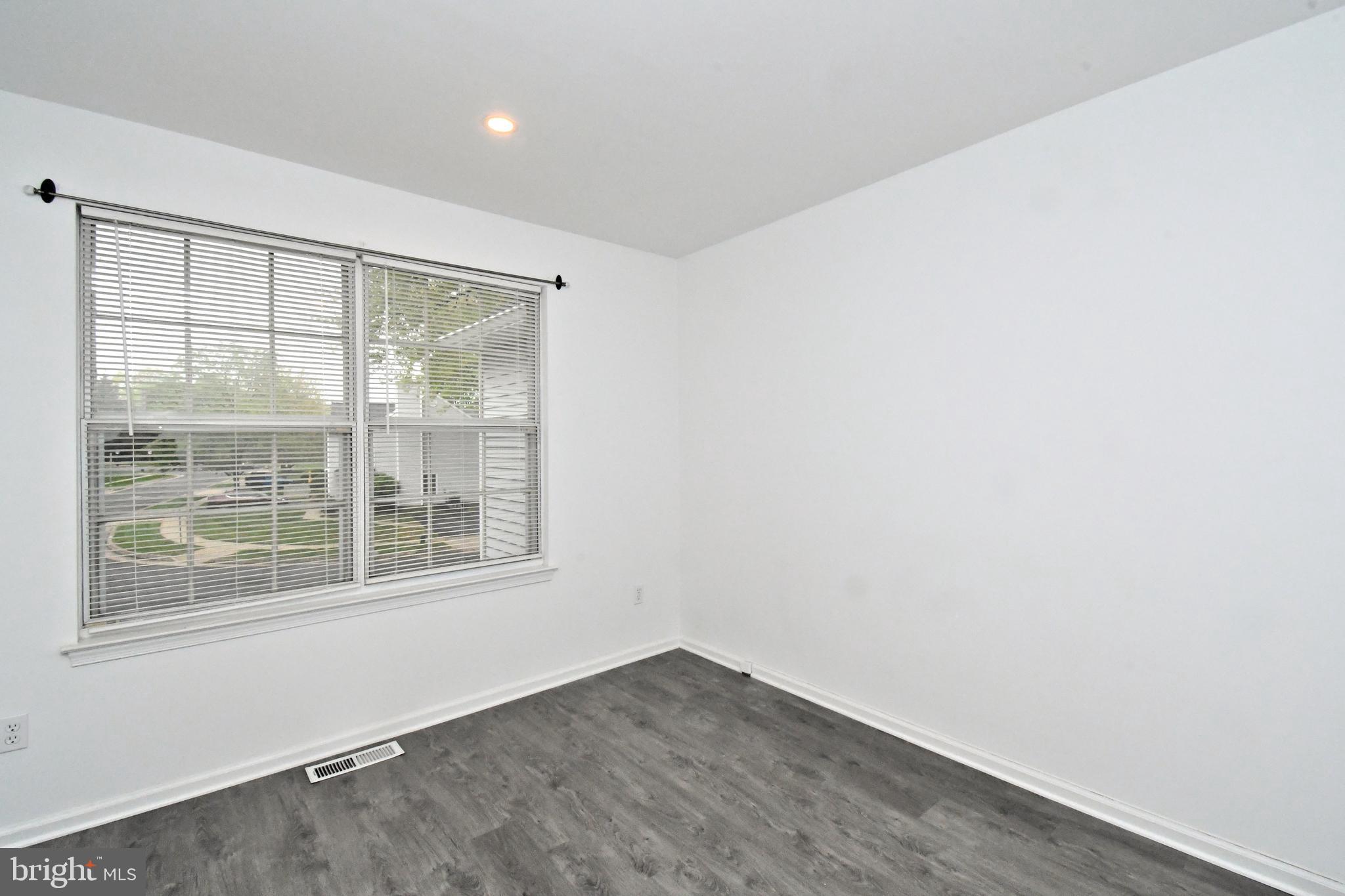 COUNTRY BEND - Residential