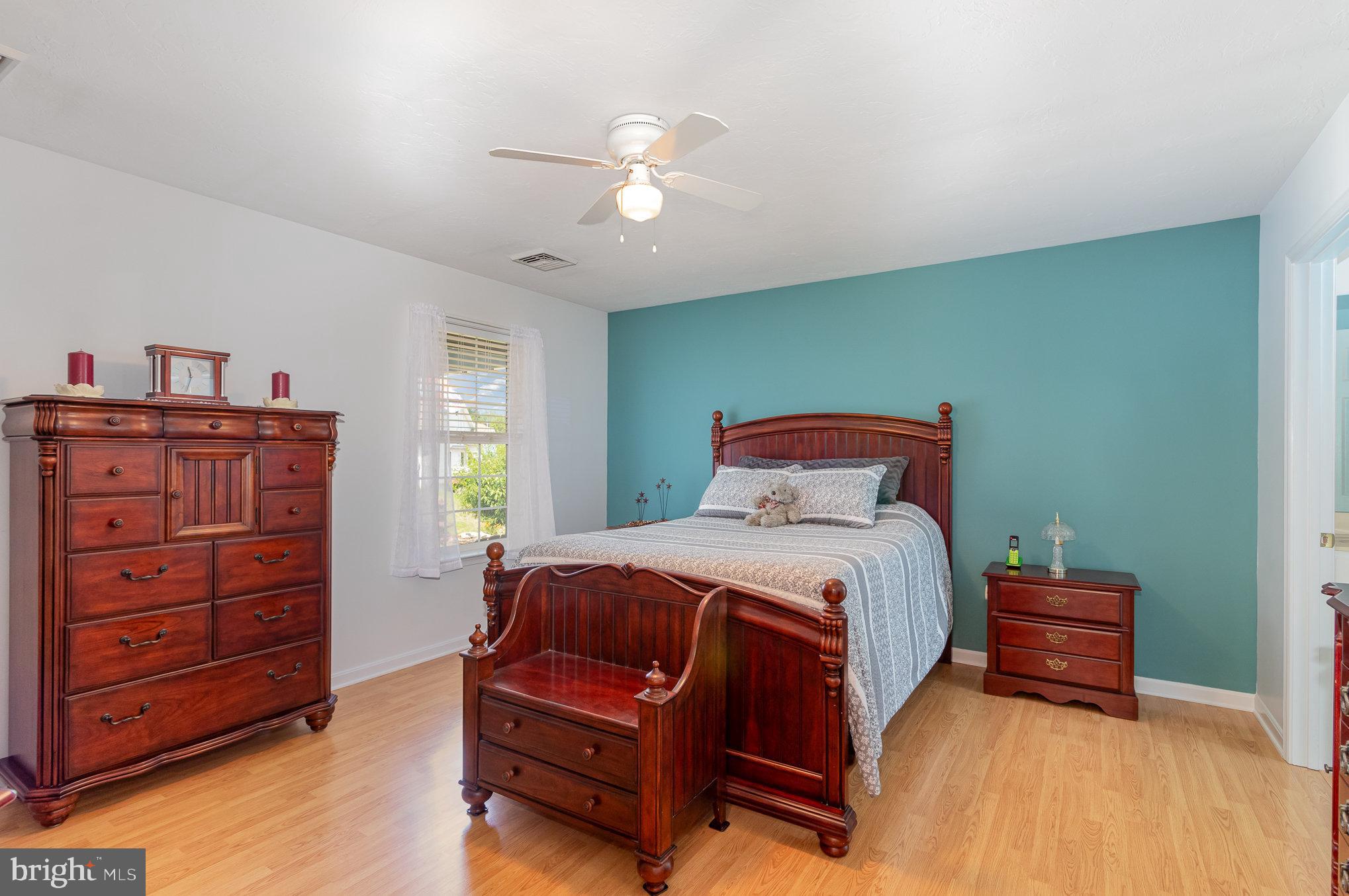 COUNTRY MANOR - Residential