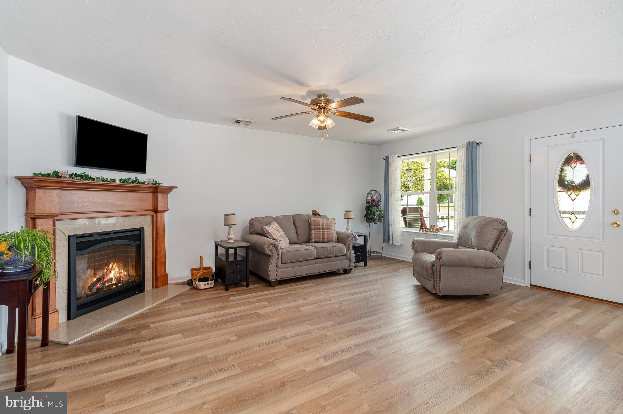 COUNTRY MANOR - Residential