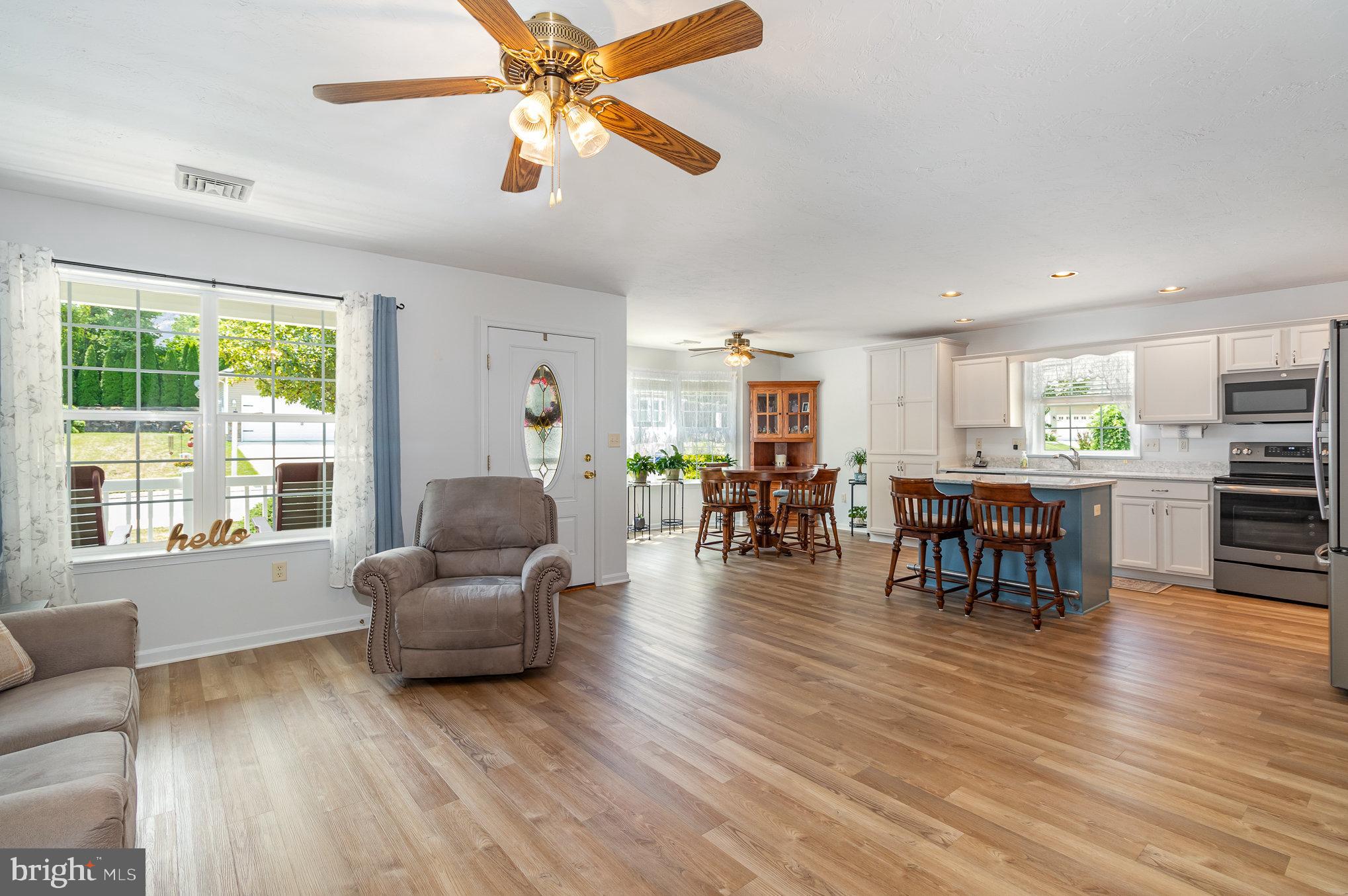 COUNTRY MANOR - Residential