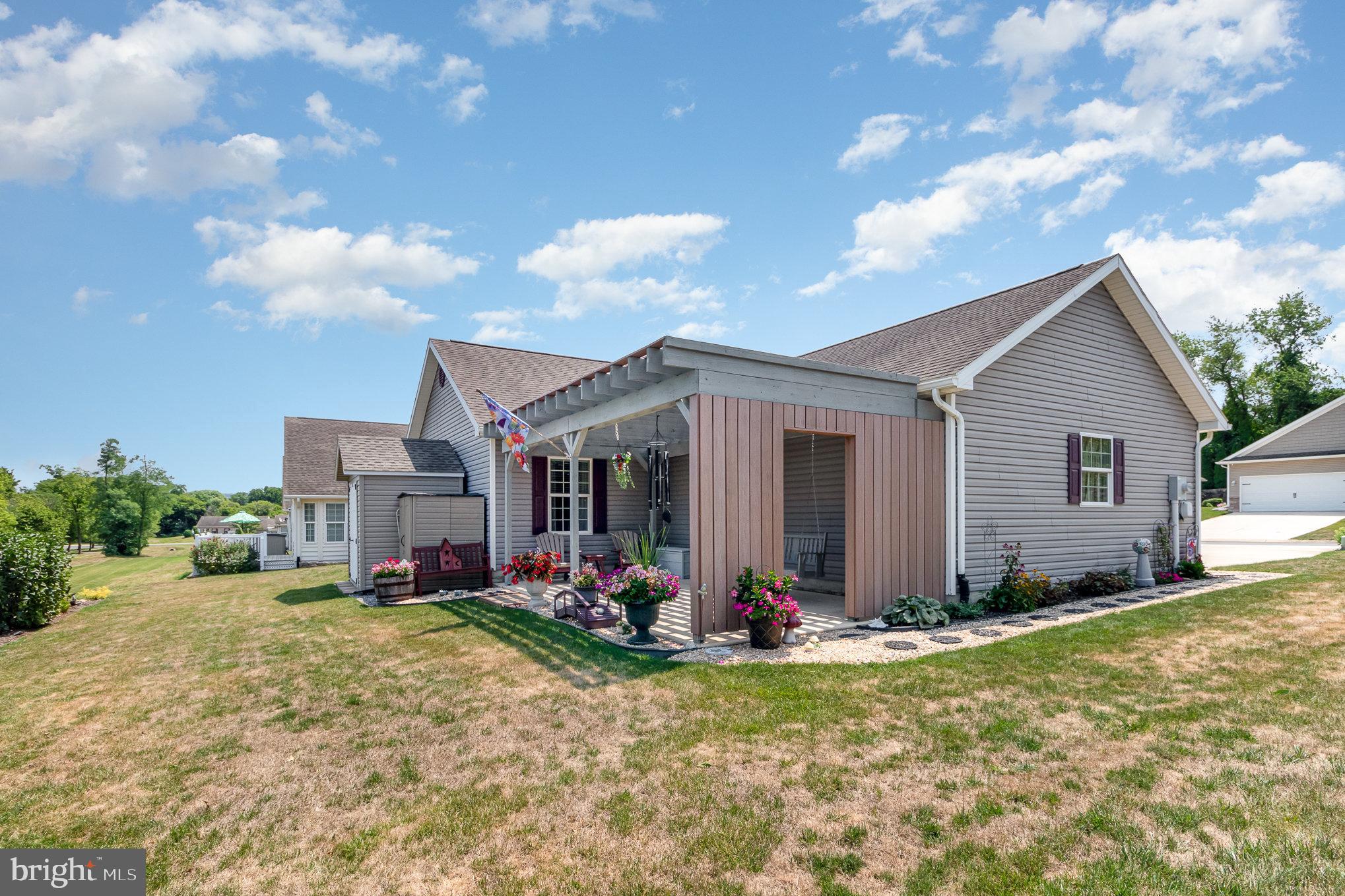 COUNTRY MANOR - Residential