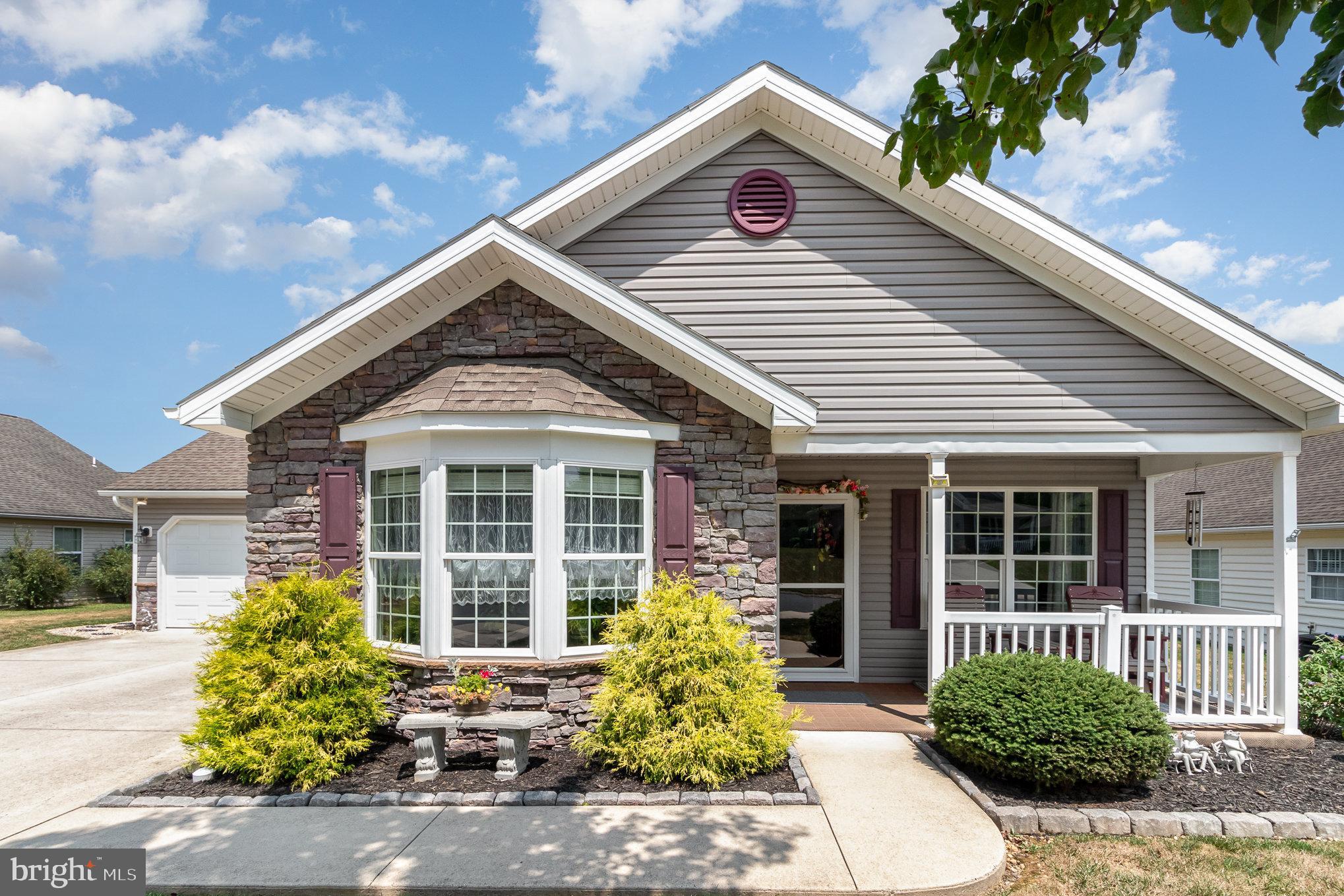 COUNTRY MANOR - Residential