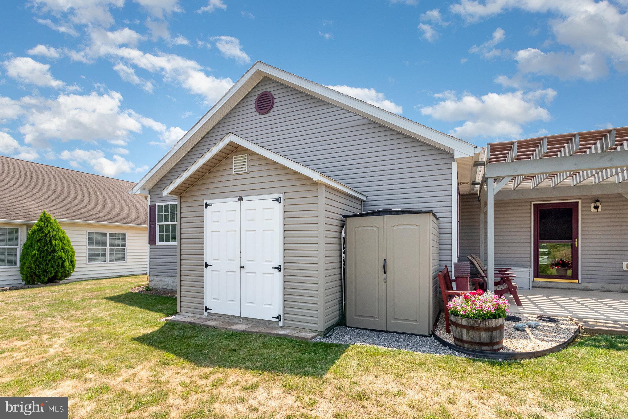 COUNTRY MANOR - Residential