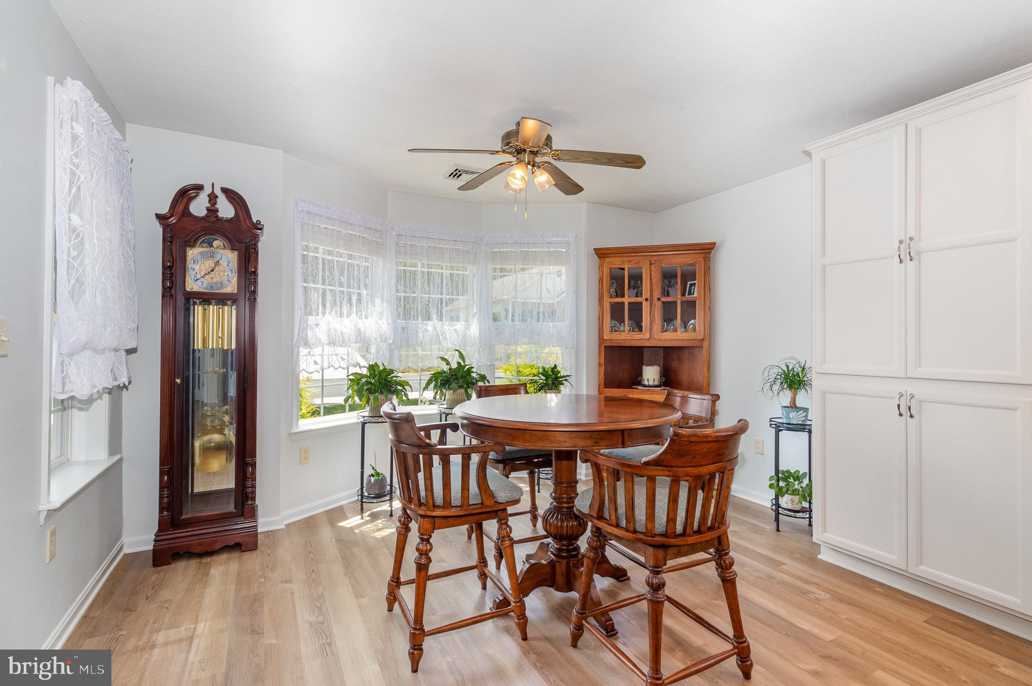 COUNTRY MANOR - Residential