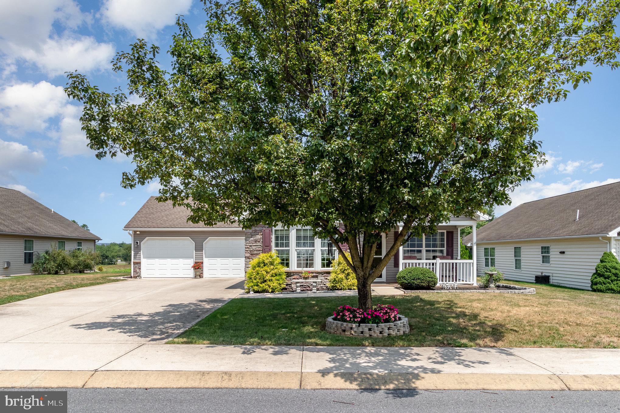 COUNTRY MANOR - Residential