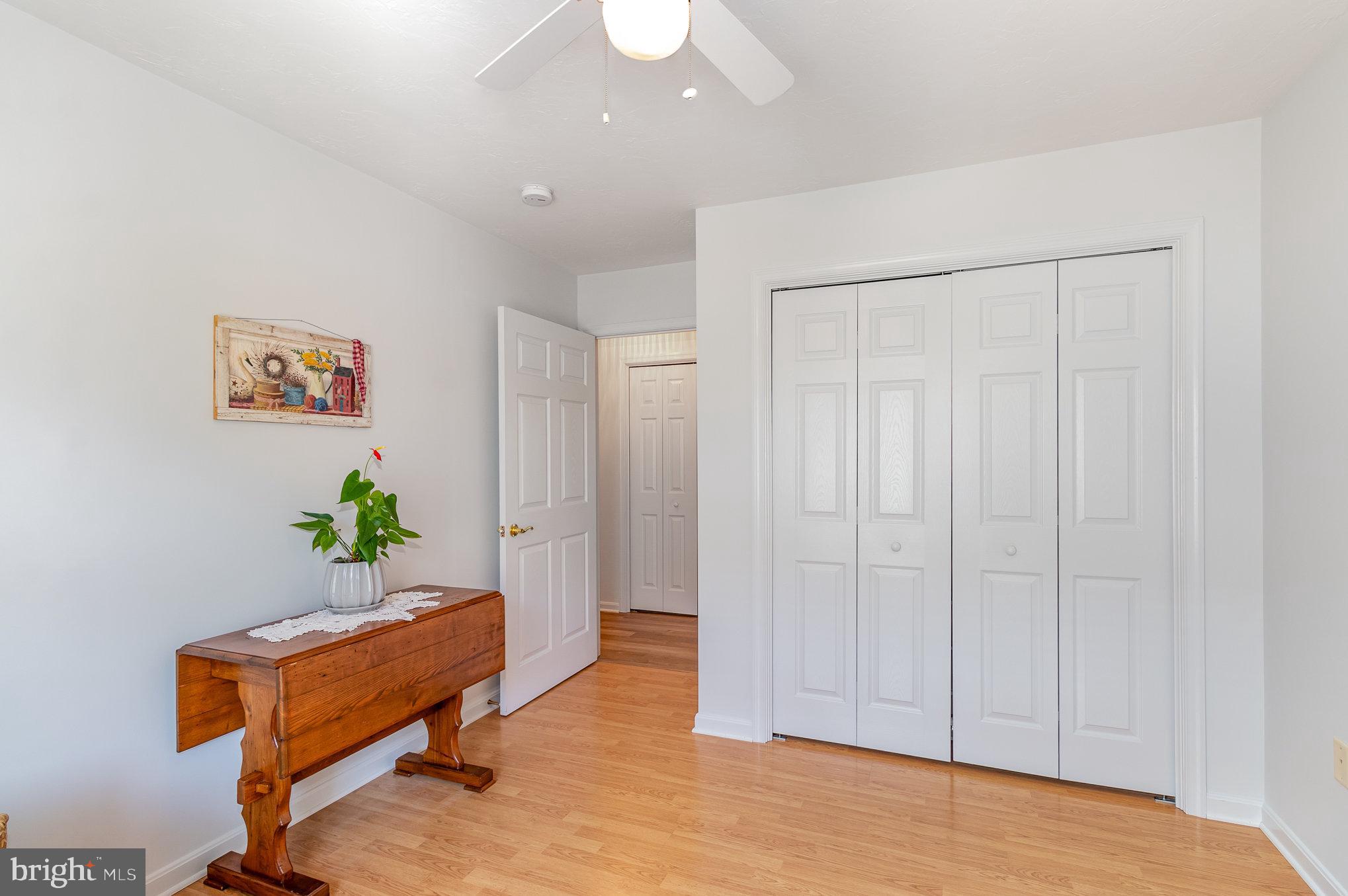 COUNTRY MANOR - Residential