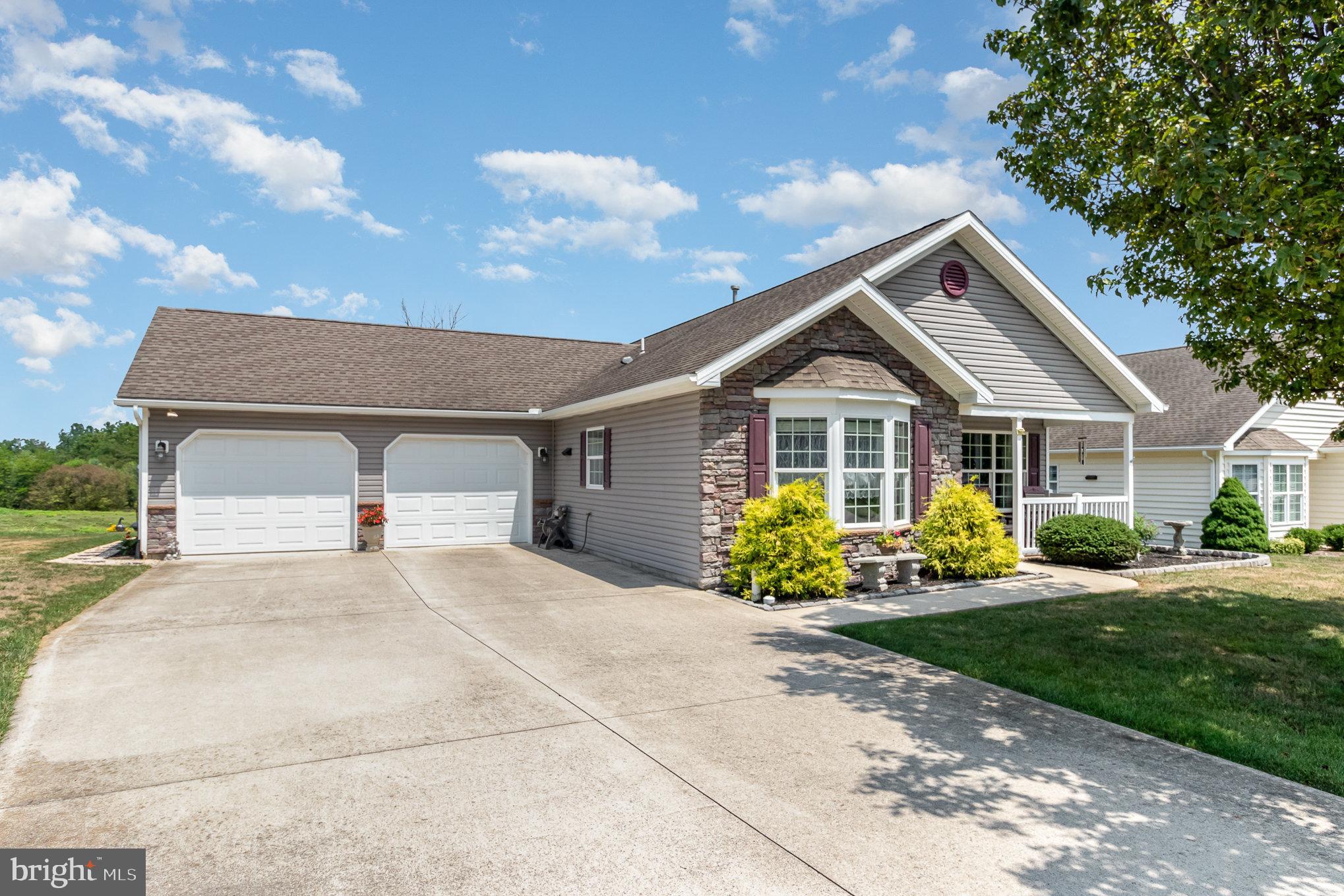 COUNTRY MANOR - Residential