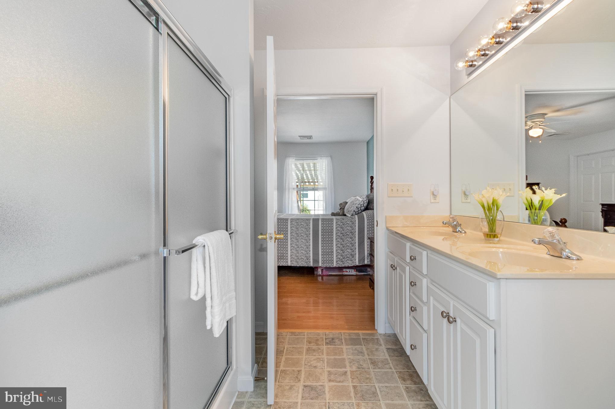 COUNTRY MANOR - Residential