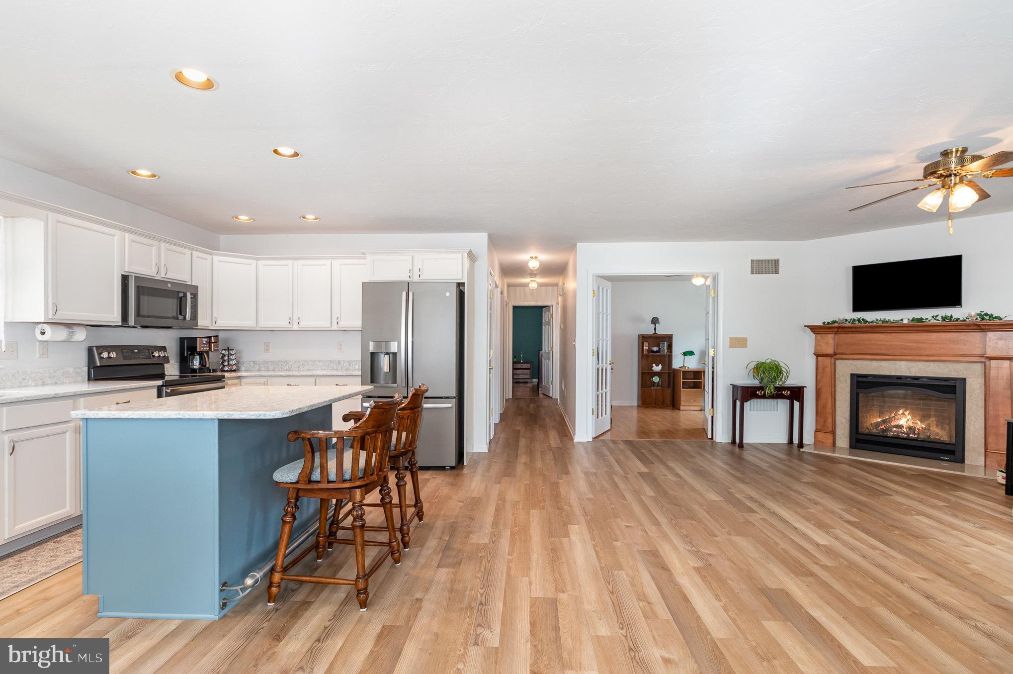 COUNTRY MANOR - Residential