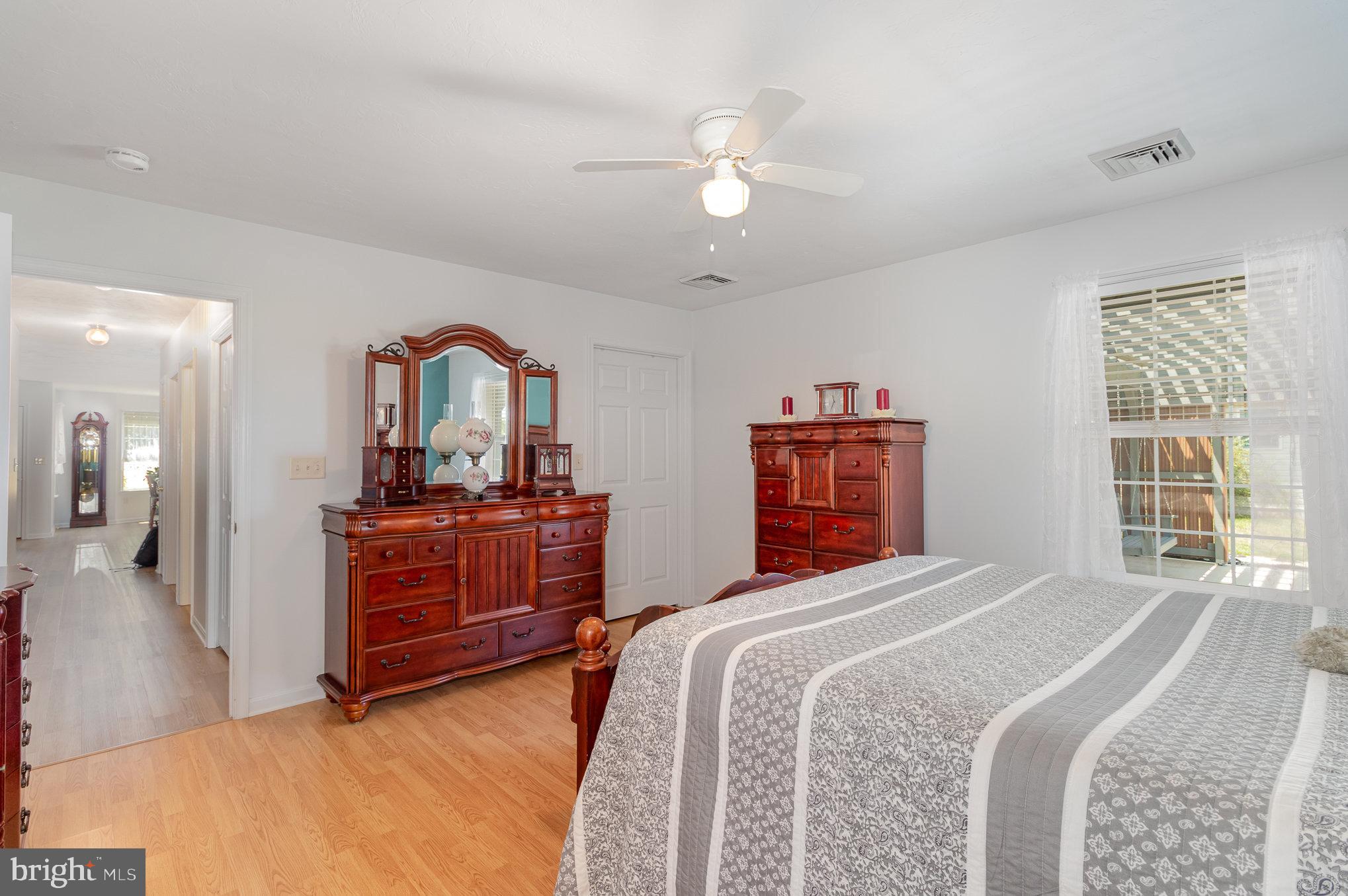 COUNTRY MANOR - Residential