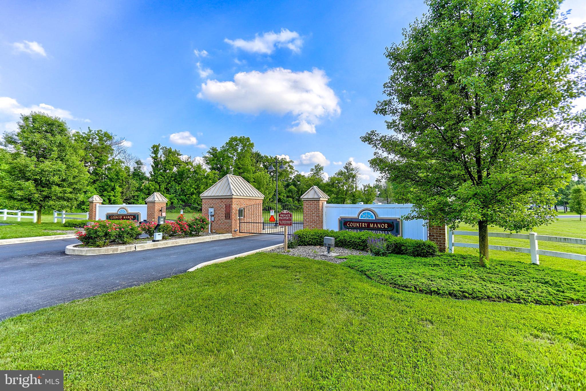 COUNTRY MANOR - Residential