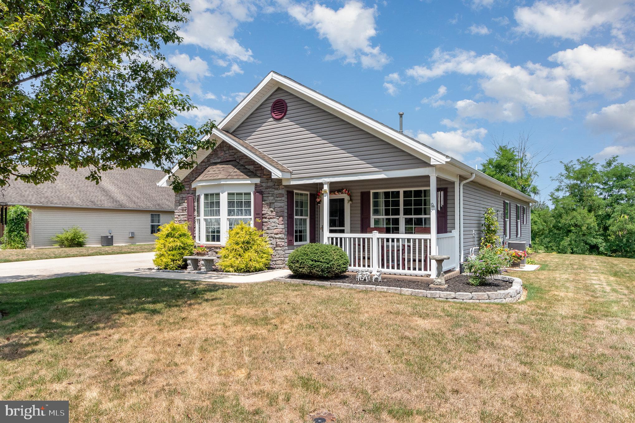 COUNTRY MANOR - Residential