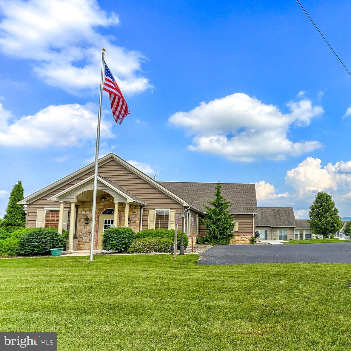 COUNTRY MANOR - Residential