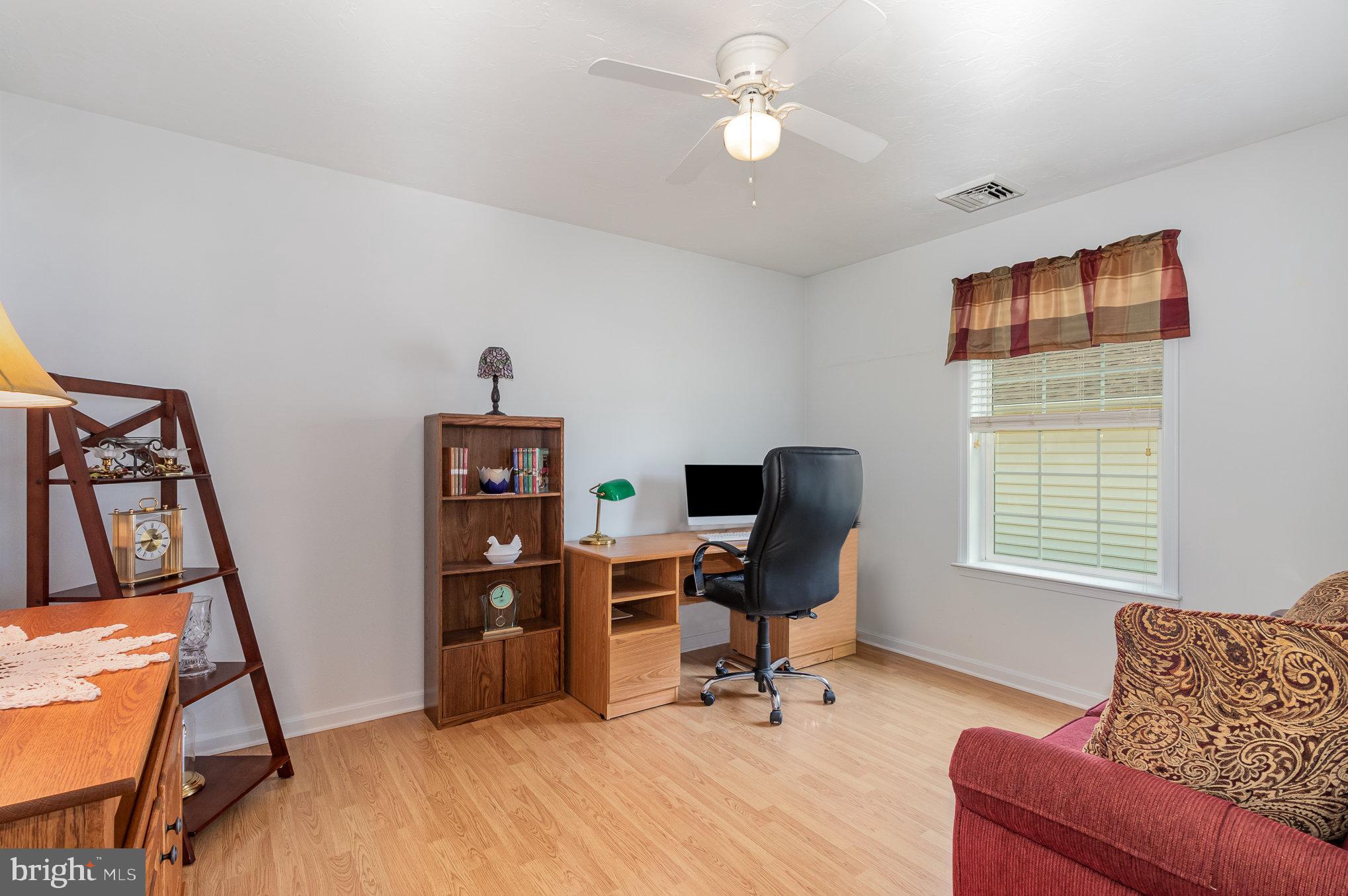 COUNTRY MANOR - Residential