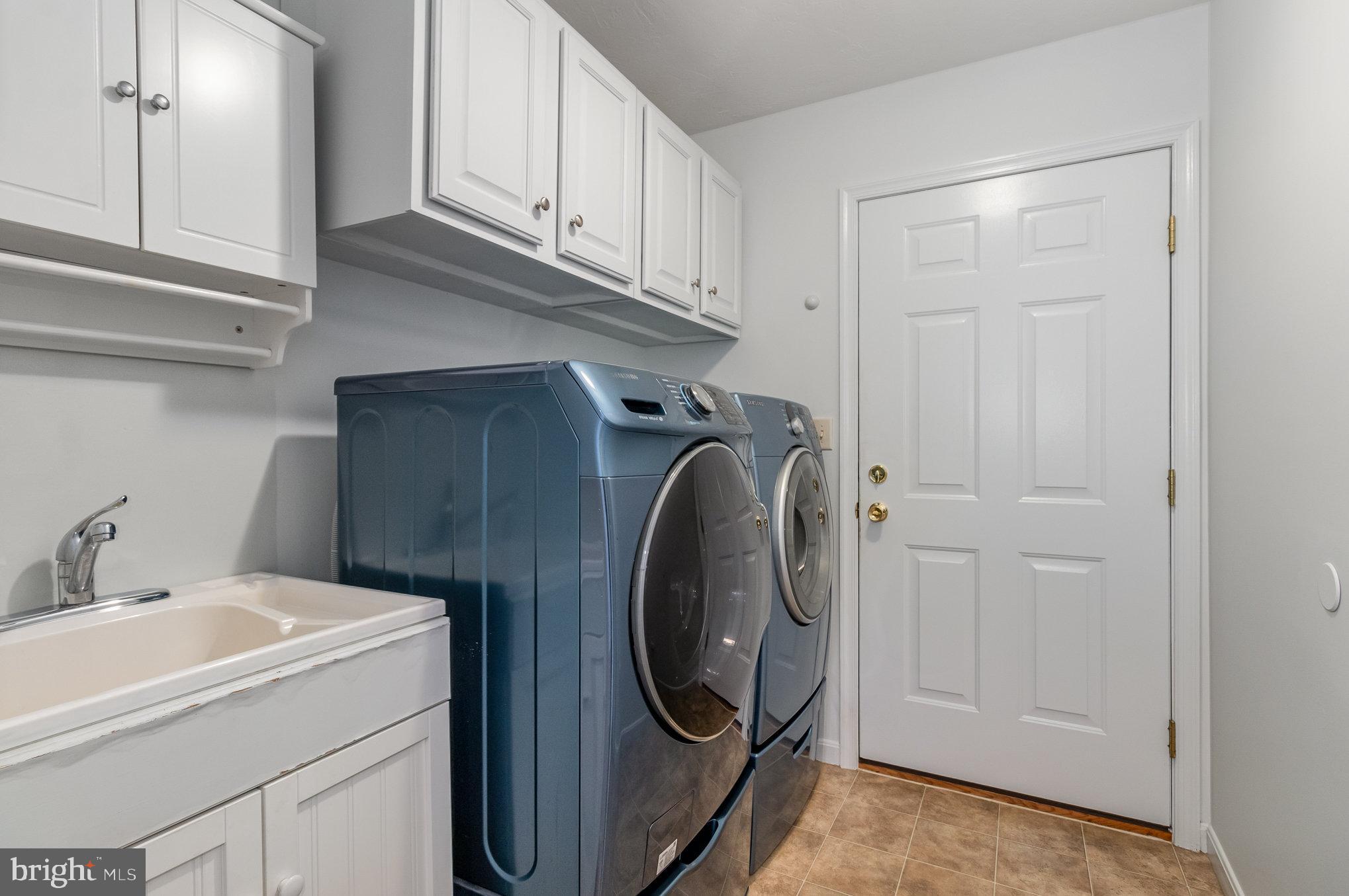 COUNTRY MANOR - Residential