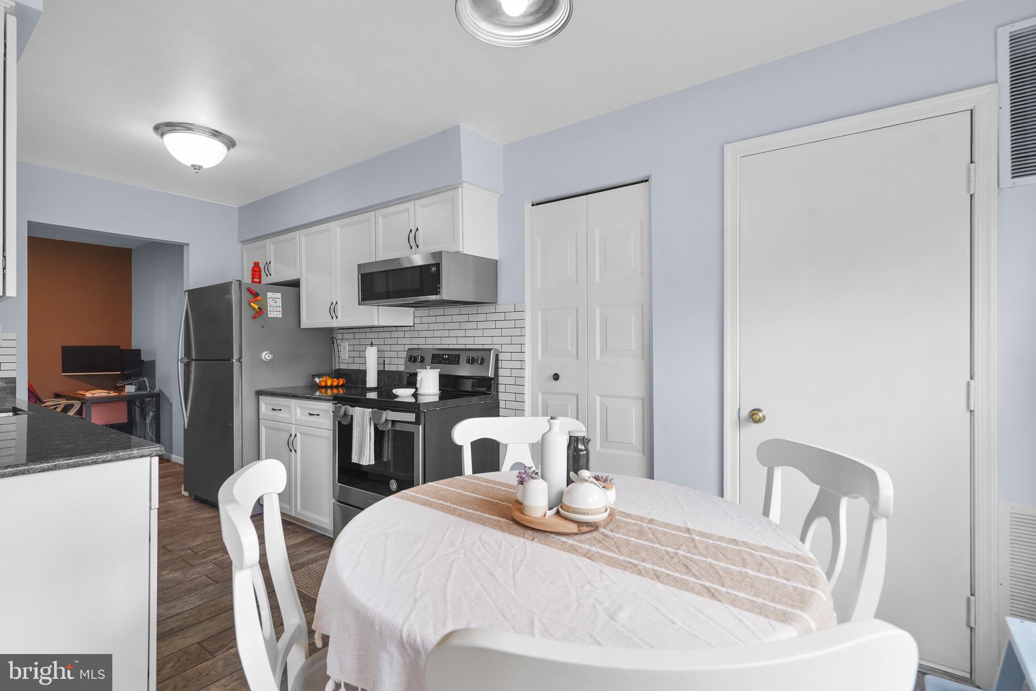 STONINGTON CONDOMINIUMS - Residential