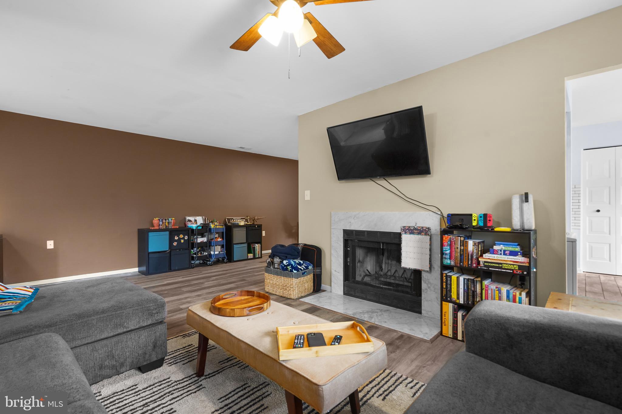 STONINGTON CONDOMINIUMS - Residential