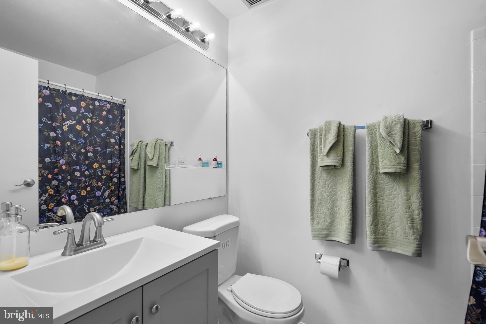 STONINGTON CONDOMINIUMS - Residential
