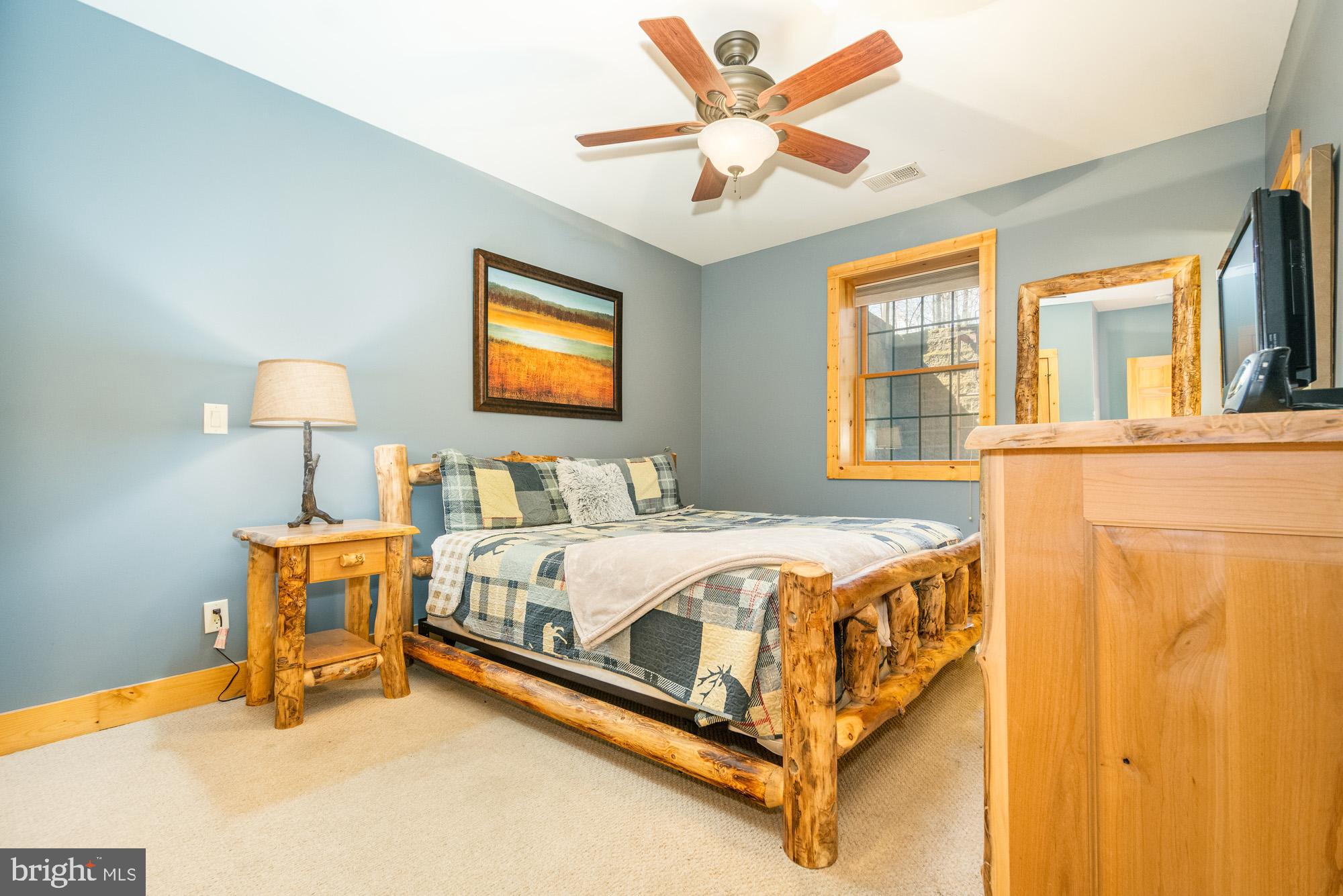 LAKESHORE DRIVE - Residential