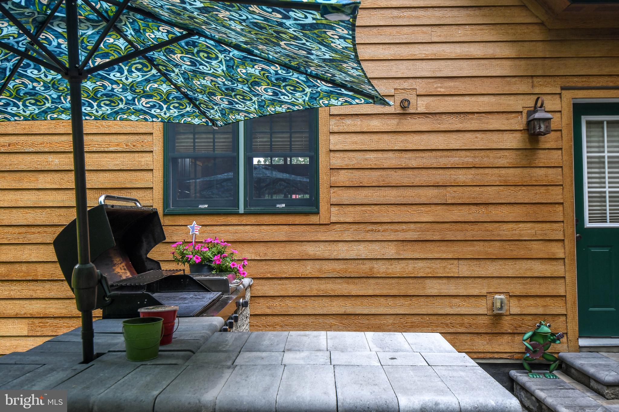 LAKESHORE DRIVE - Residential