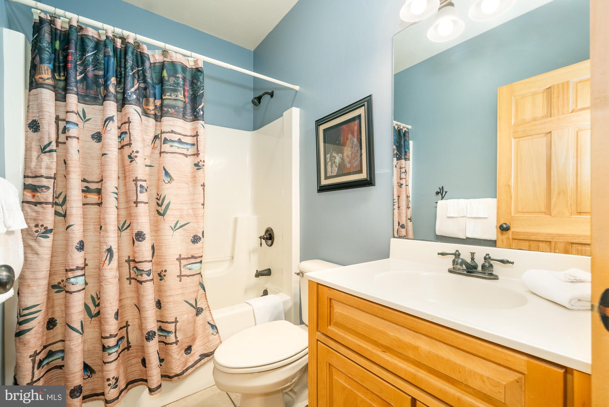 LAKESHORE DRIVE - Residential