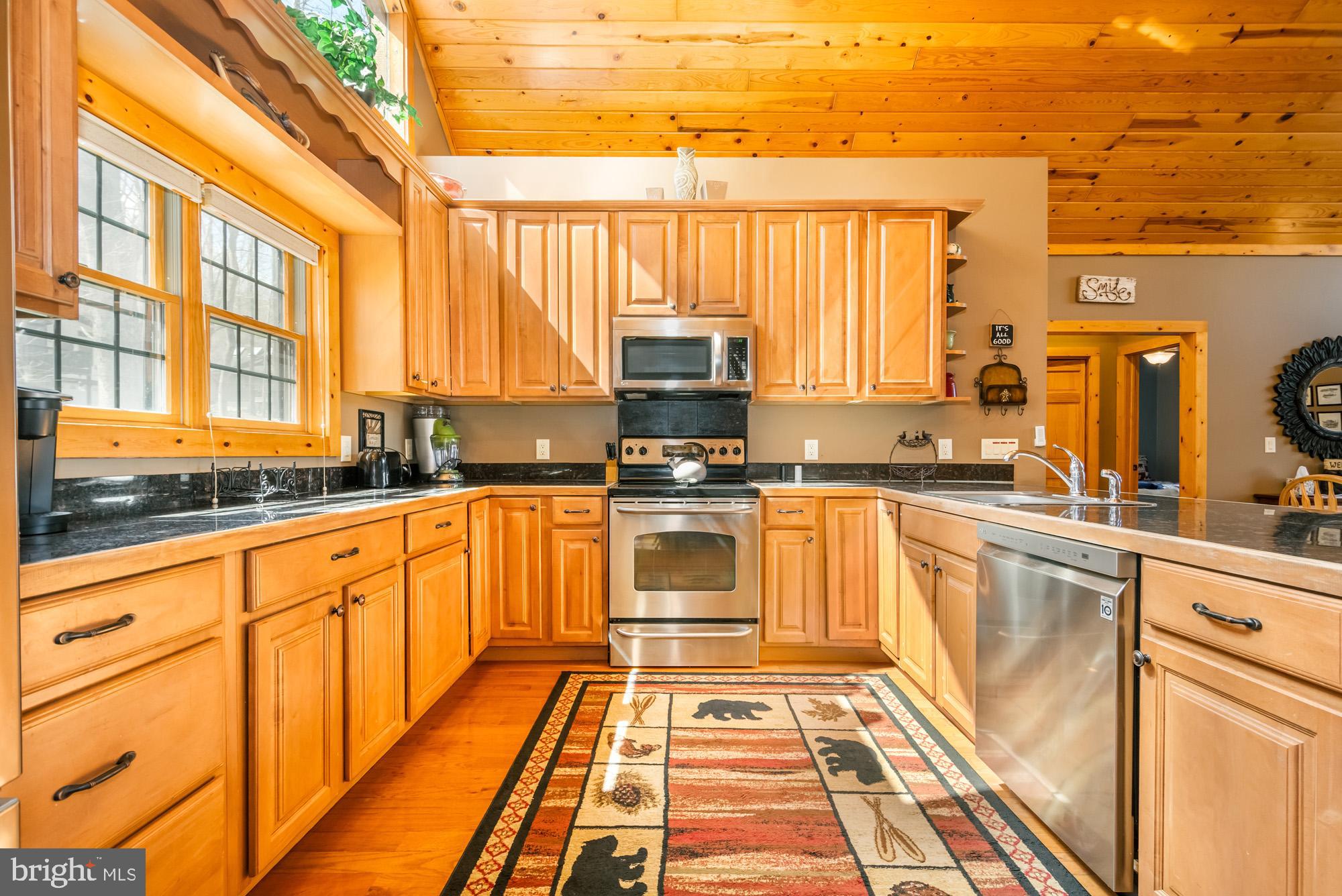 LAKESHORE DRIVE - Residential