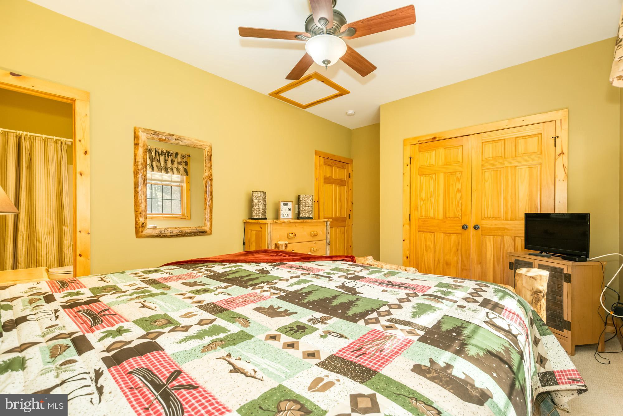 LAKESHORE DRIVE - Residential