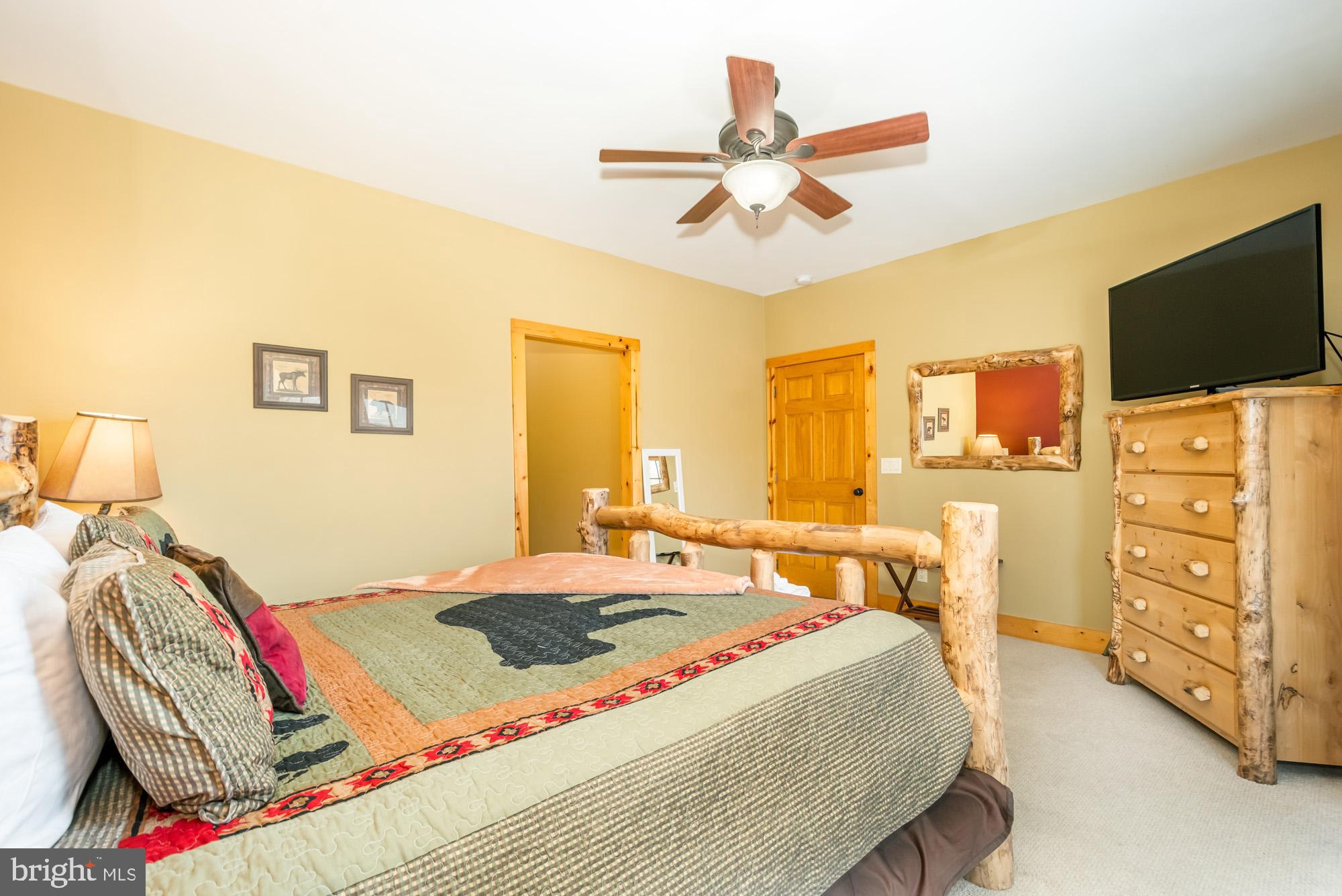 LAKESHORE DRIVE - Residential