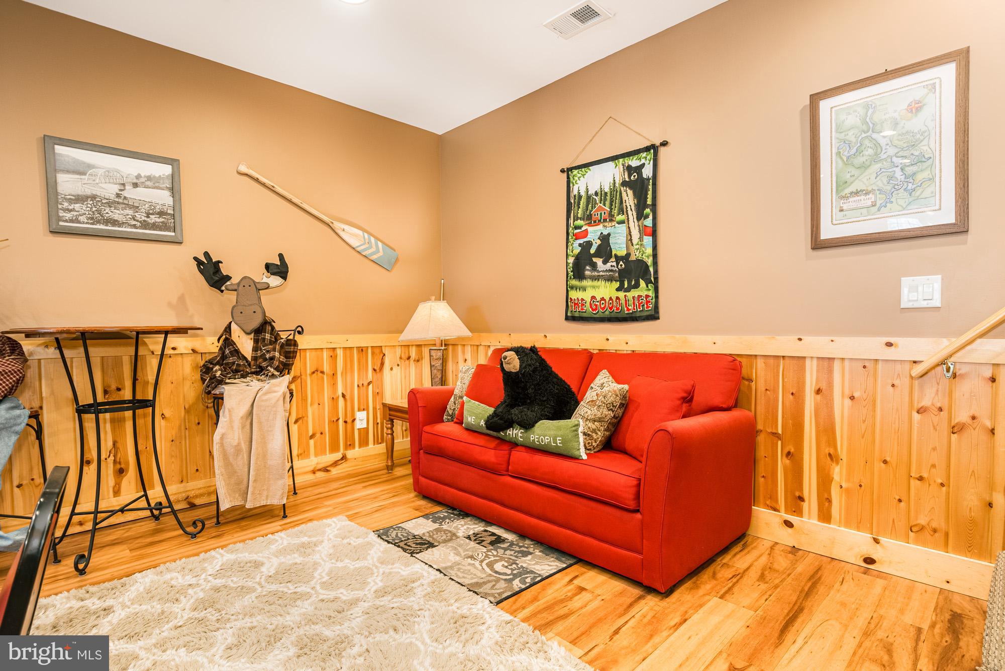 LAKESHORE DRIVE - Residential