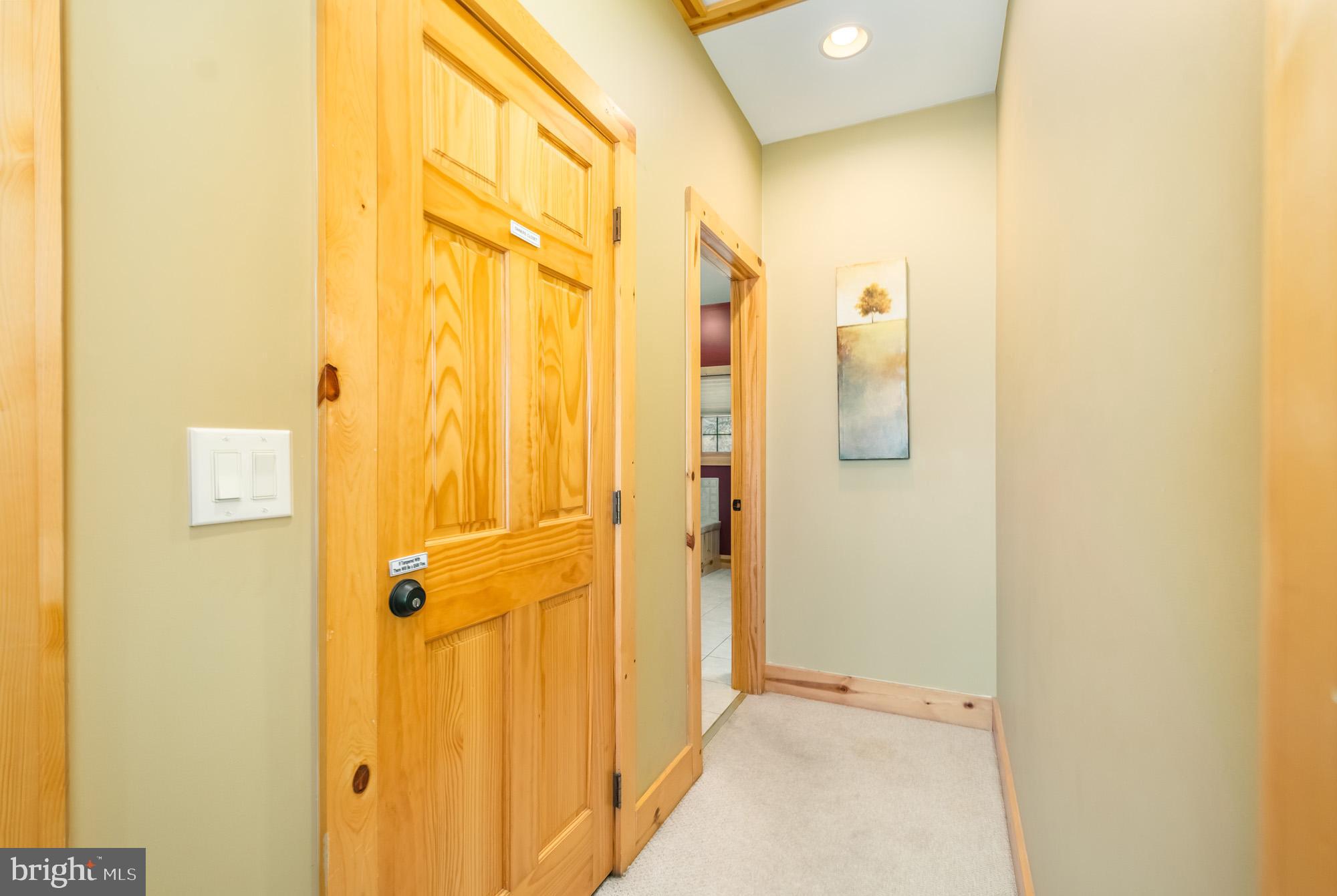 LAKESHORE DRIVE - Residential