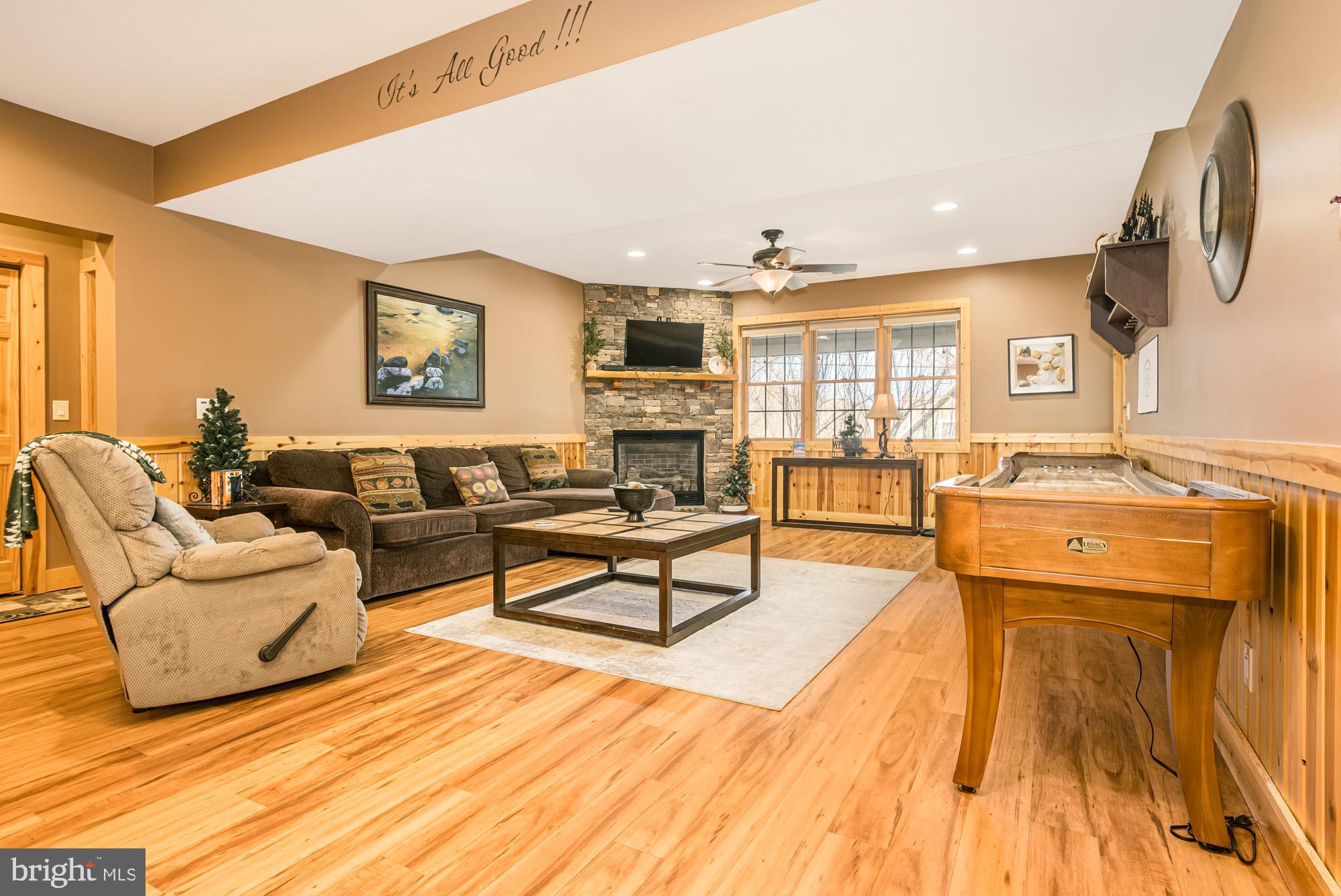 LAKESHORE DRIVE - Residential