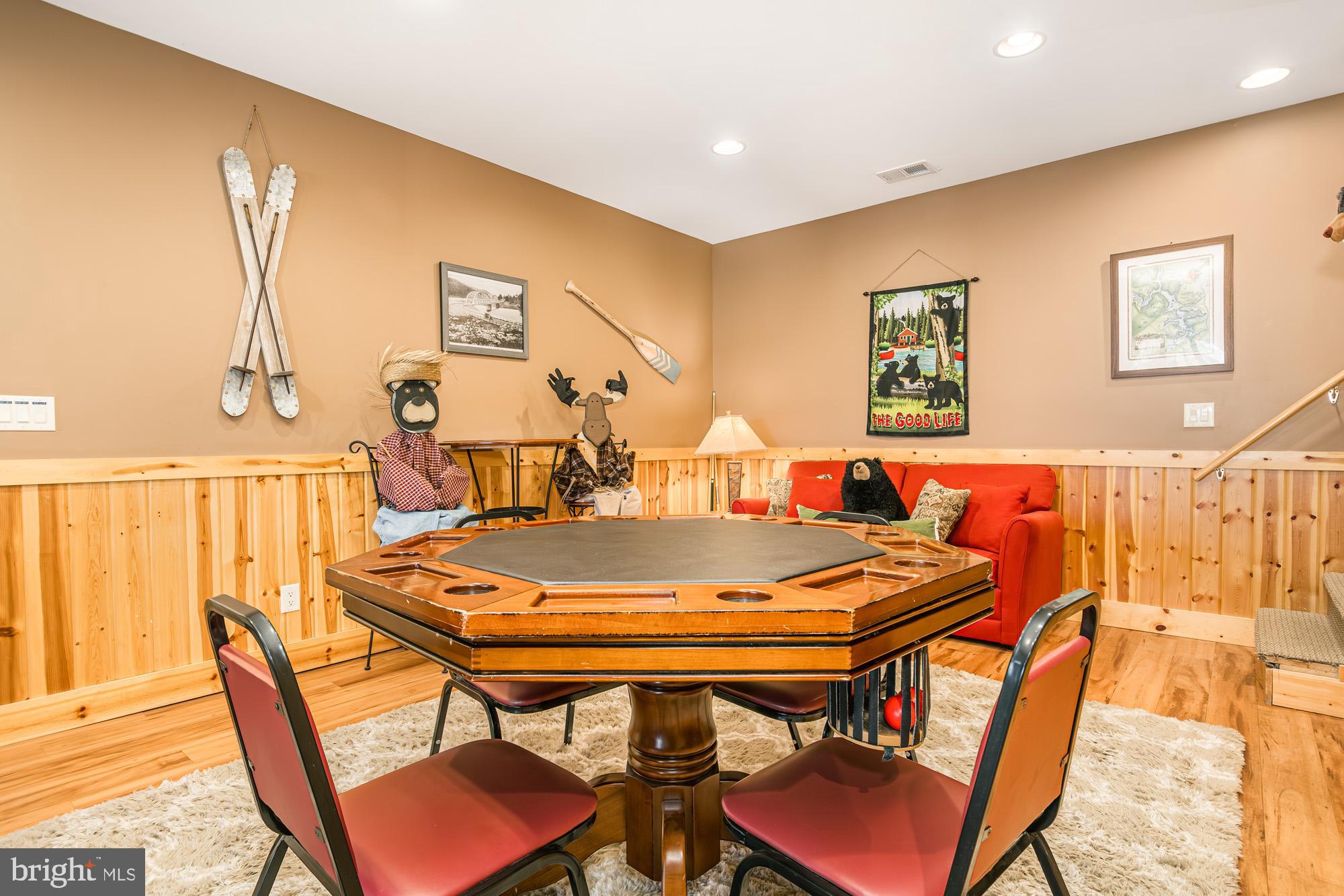 LAKESHORE DRIVE - Residential