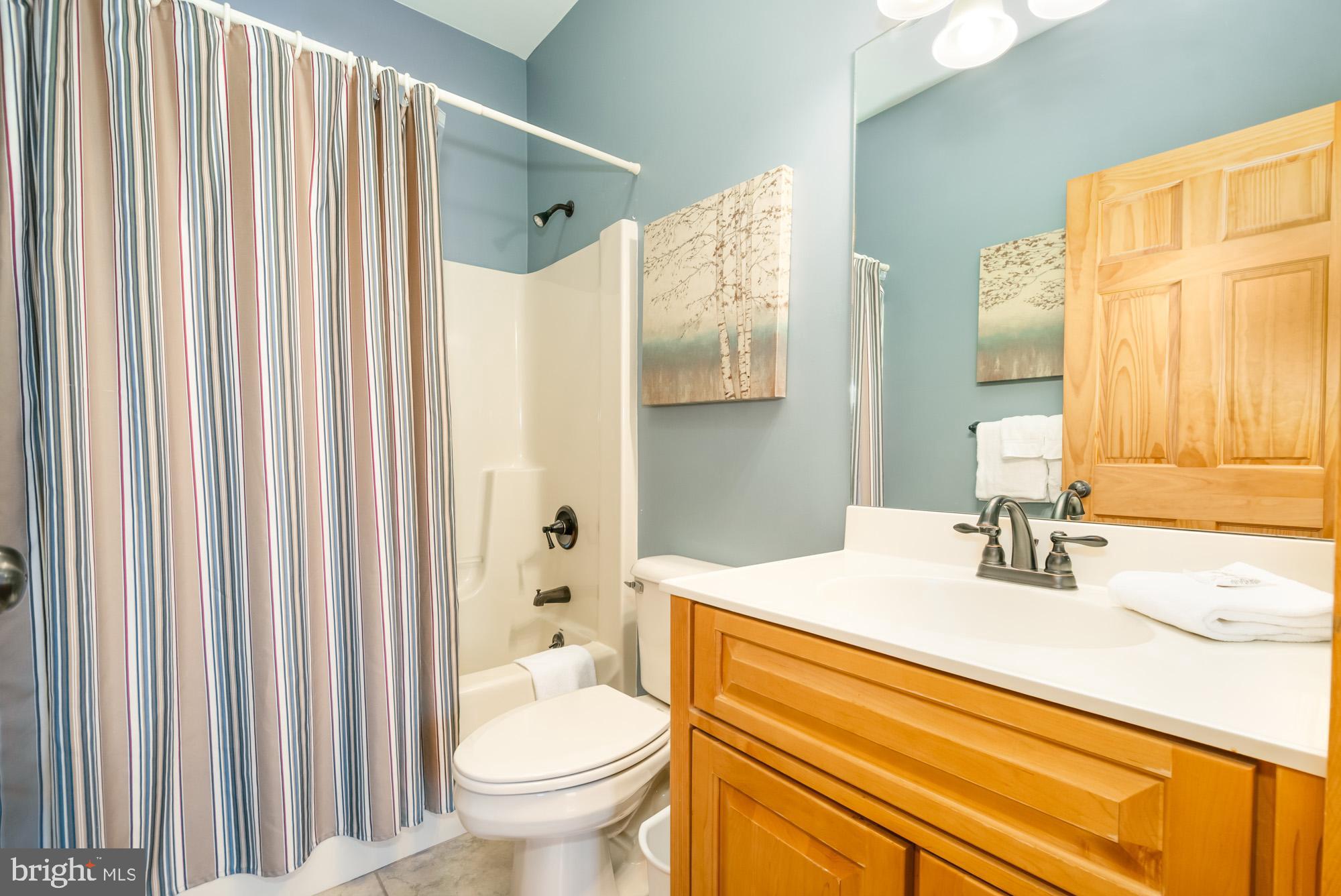 LAKESHORE DRIVE - Residential